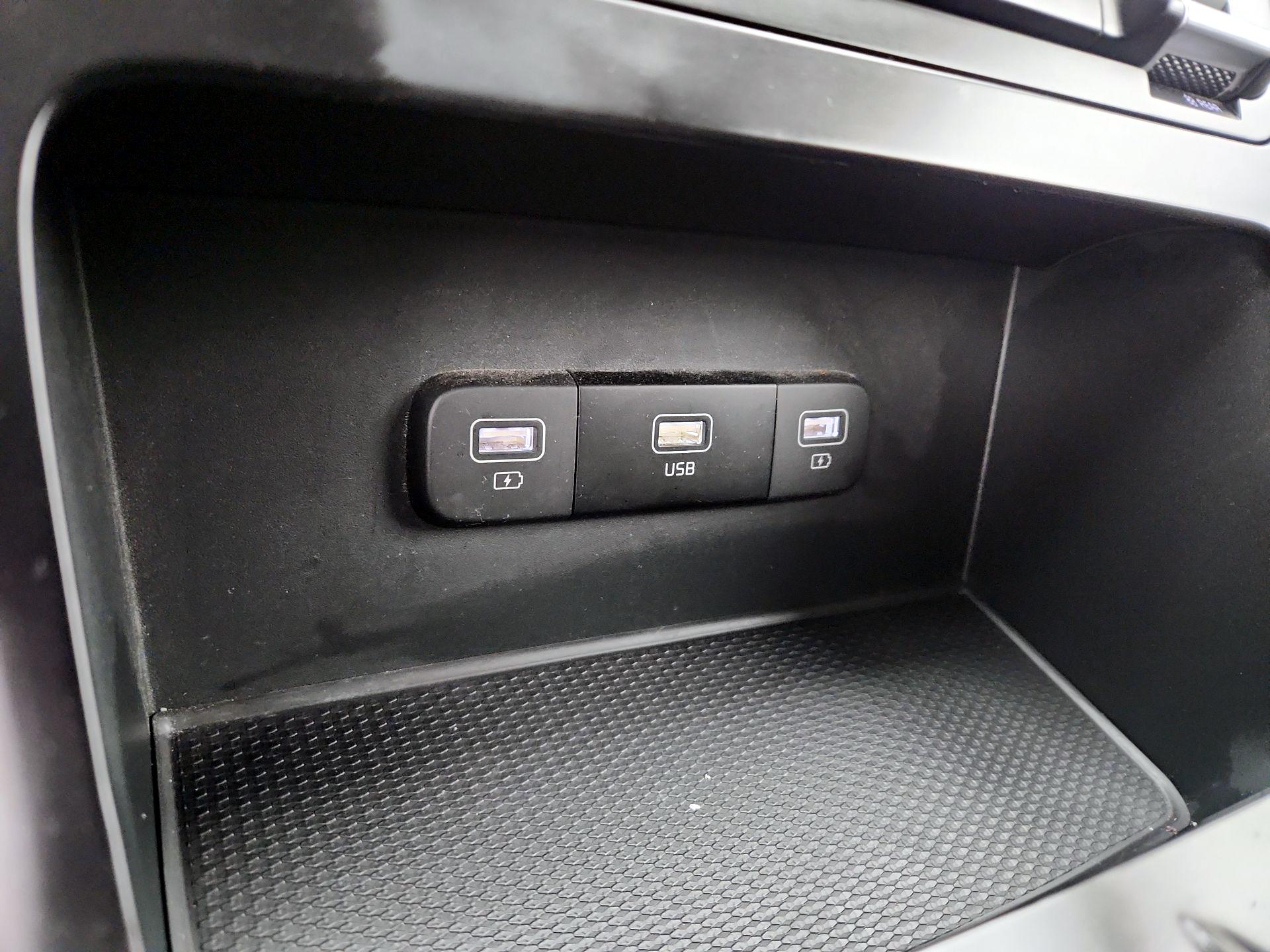 Thumbnail: 2024 Kia Carnival - 18