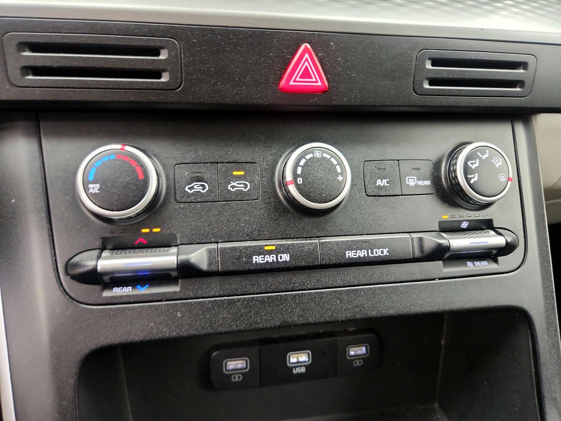 Thumbnail: 2024 Kia Carnival - 16