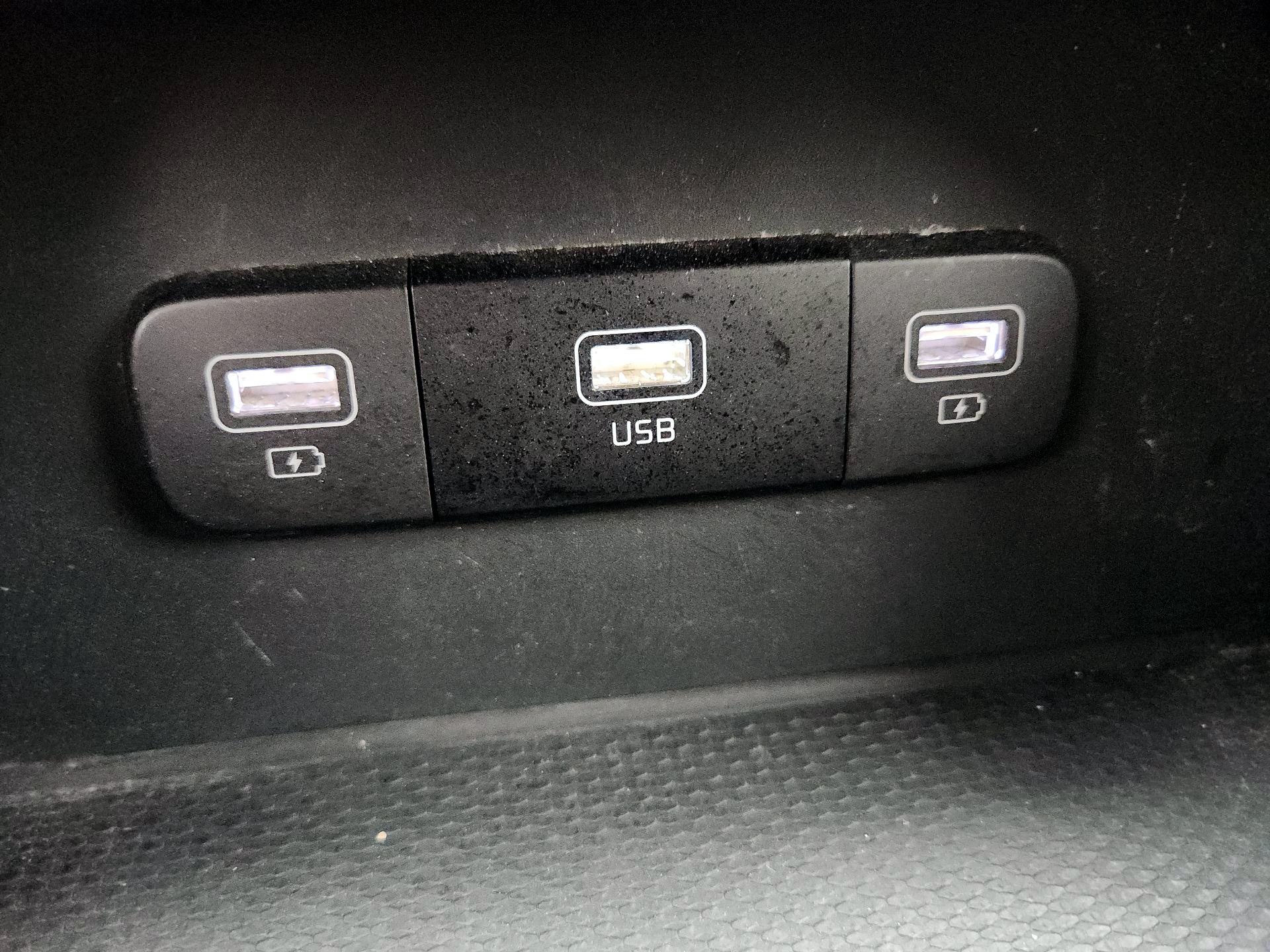 Thumbnail: 2024 Kia Carnival - 18