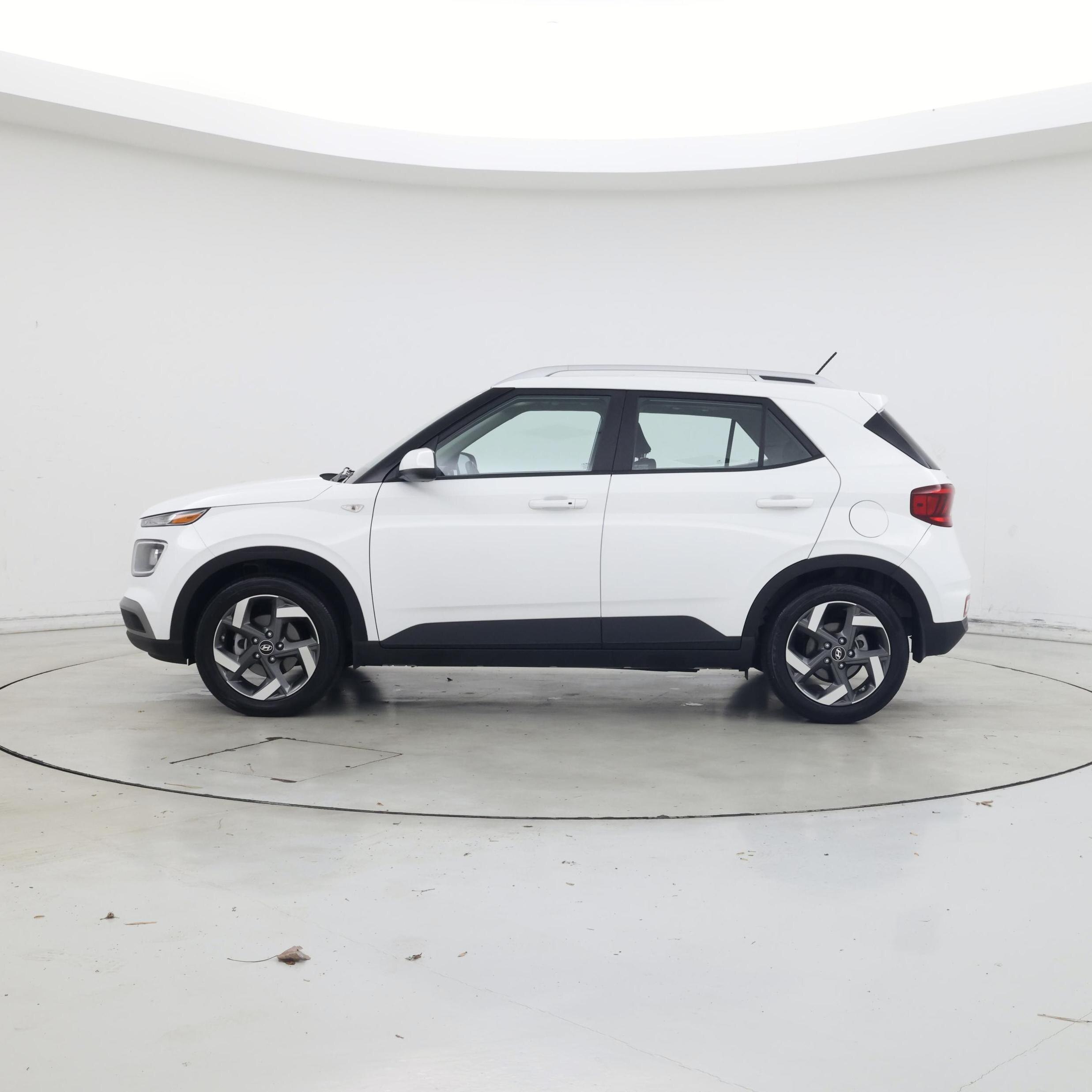 Thumbnail: 2024 Hyundai Venue - 3