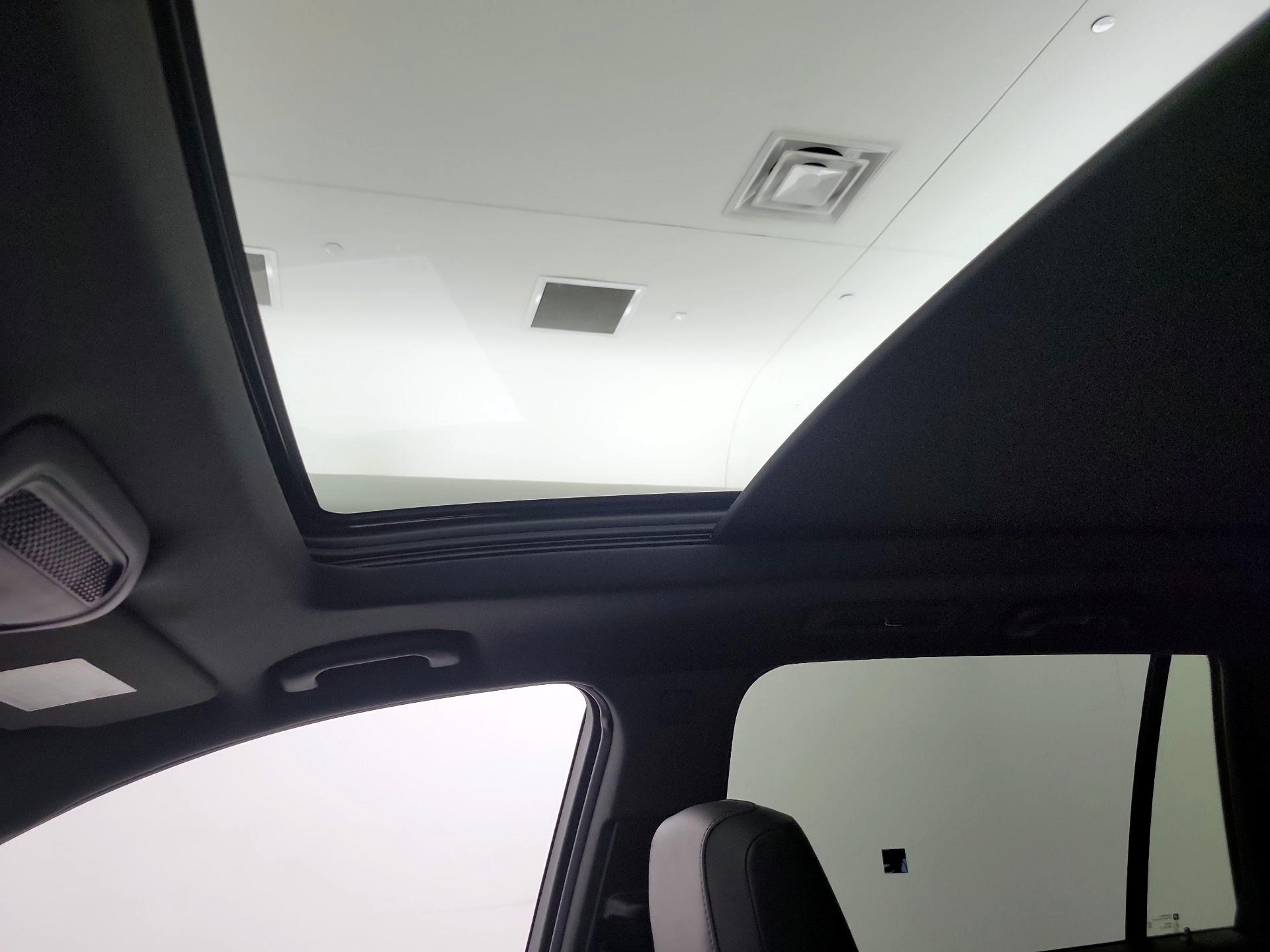 Thumbnail: 2025 Cadillac XT6 - 20