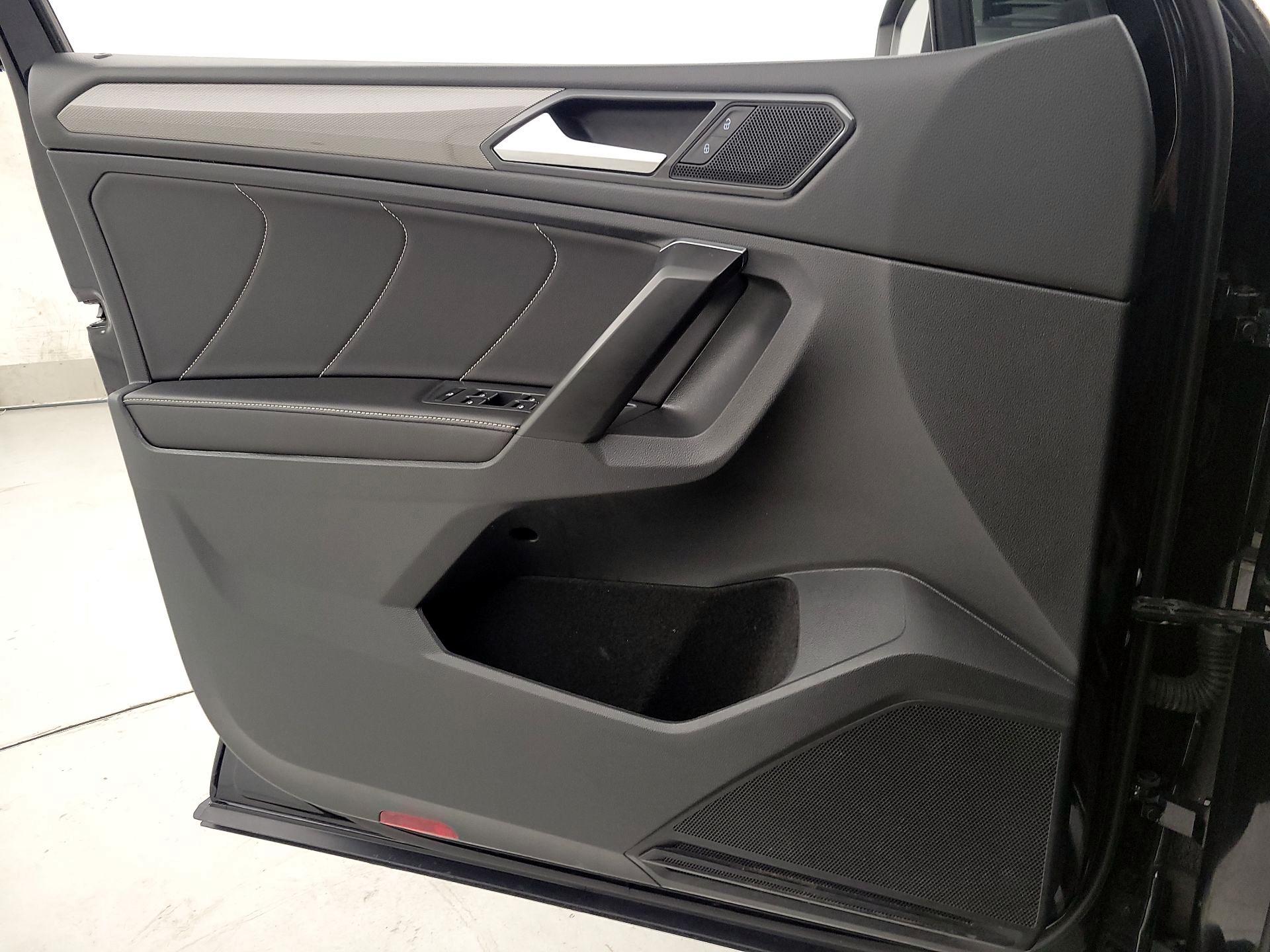 Thumbnail: 2022 Volkswagen Tiguan - 12