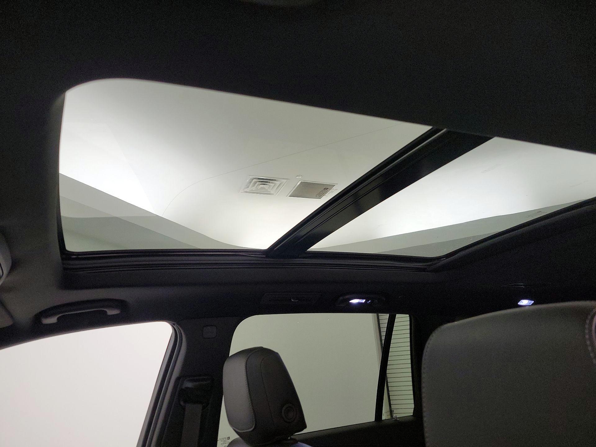 Thumbnail: 2025 Cadillac XT6 - 18