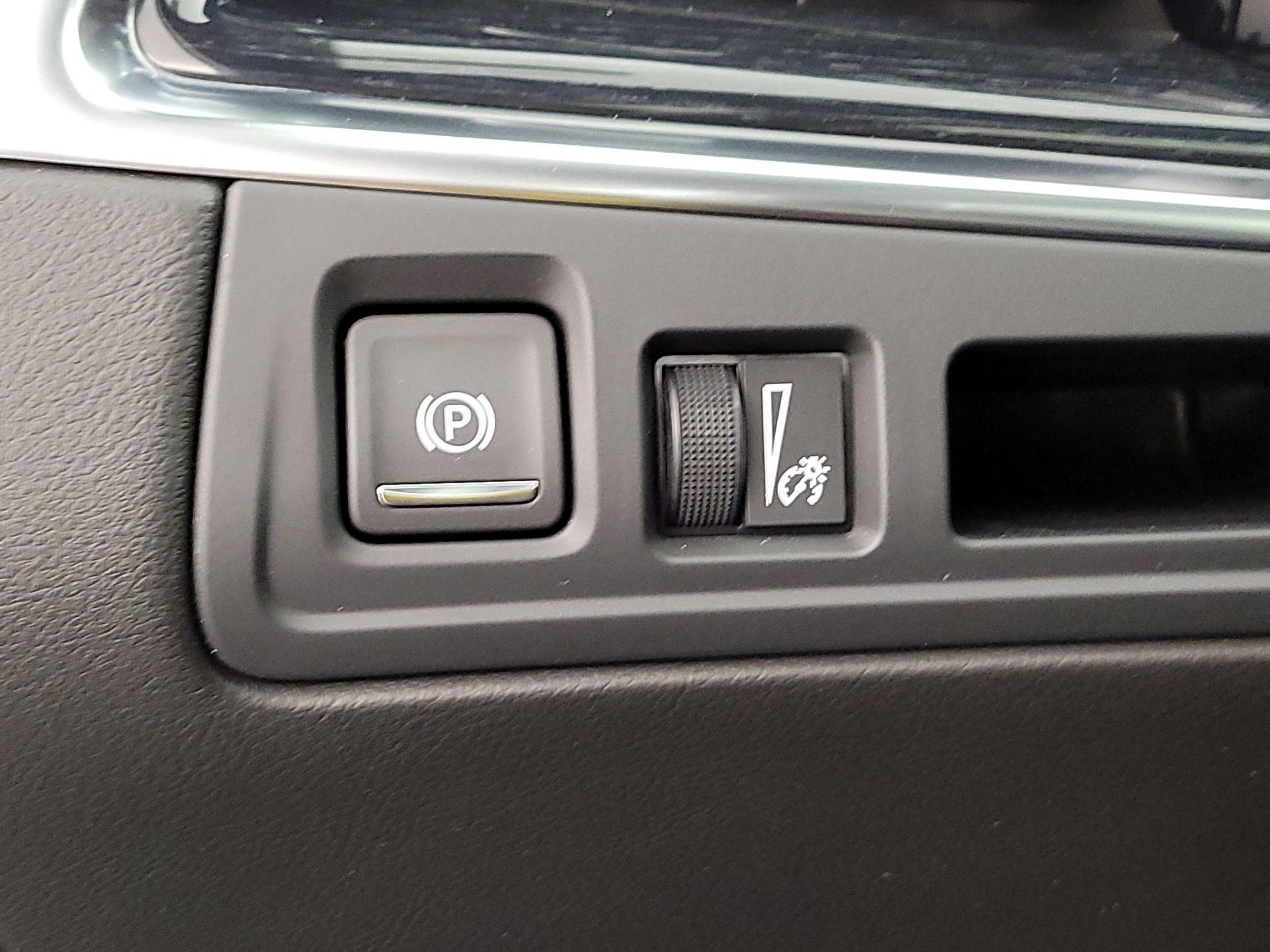 Thumbnail: 2025 Cadillac XT5 - 13