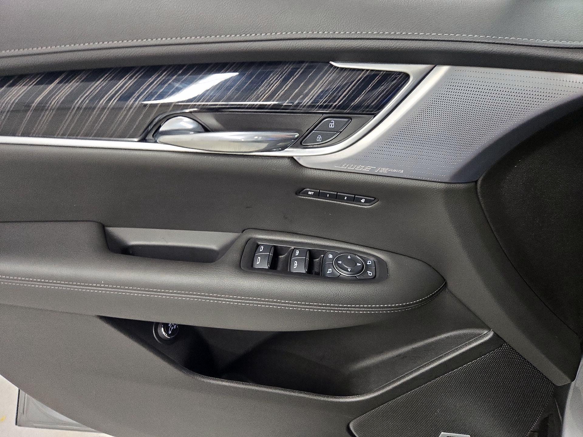 Thumbnail: 2025 Cadillac XT6 - 12