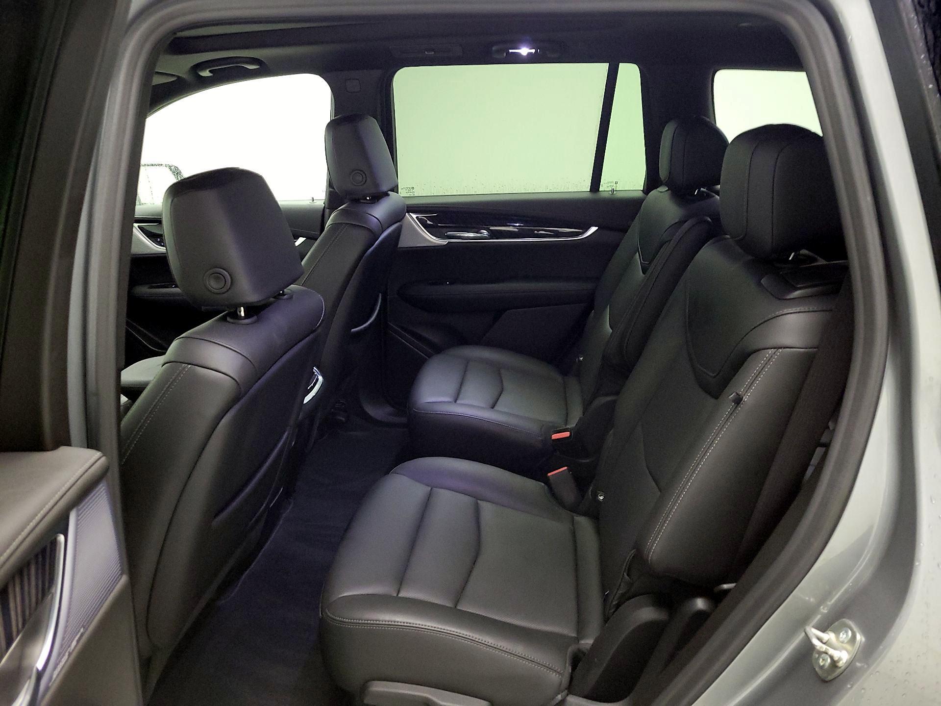 Thumbnail: 2025 Cadillac XT6 - 17