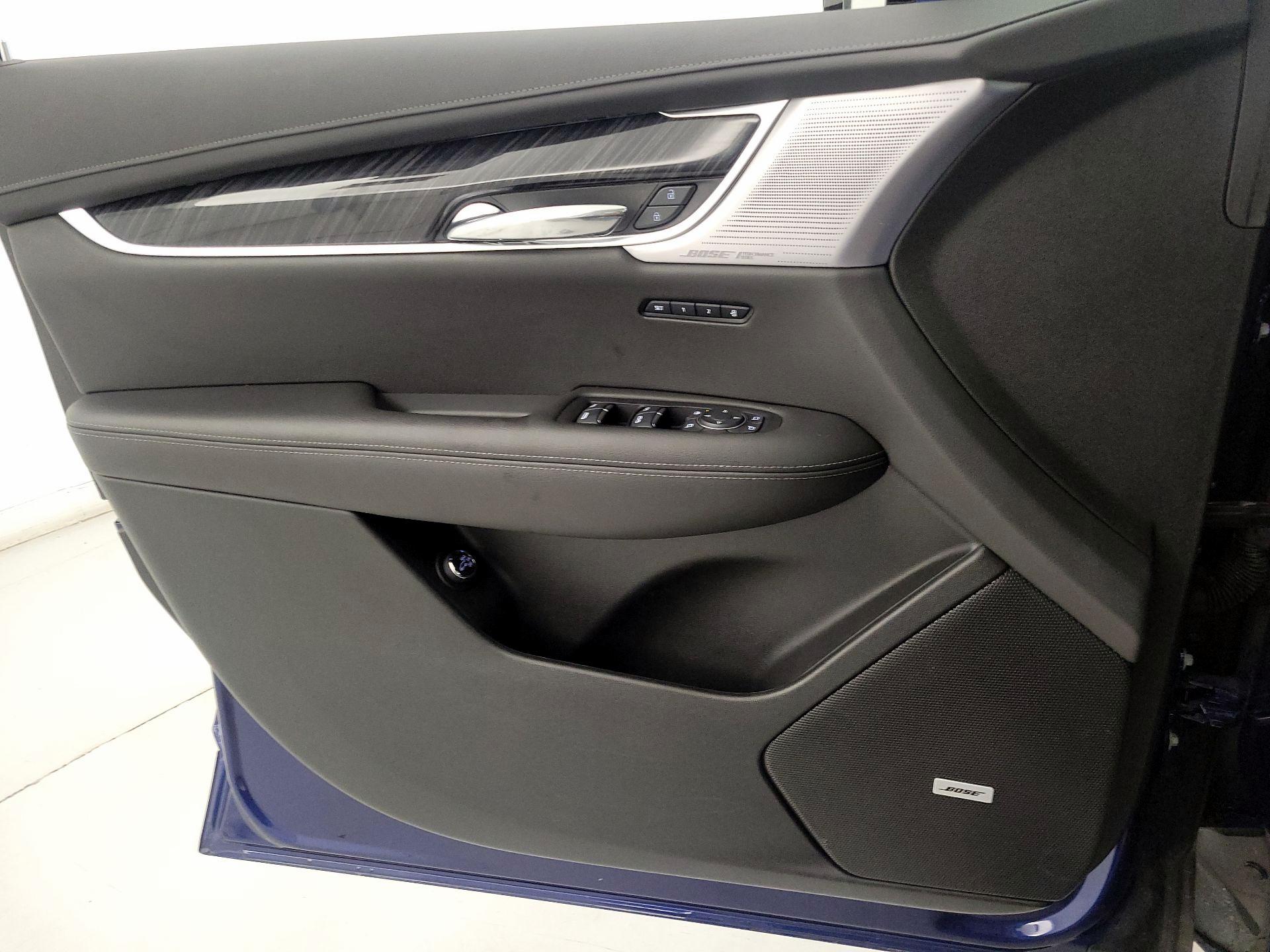 Thumbnail: 2025 Cadillac XT6 - 12