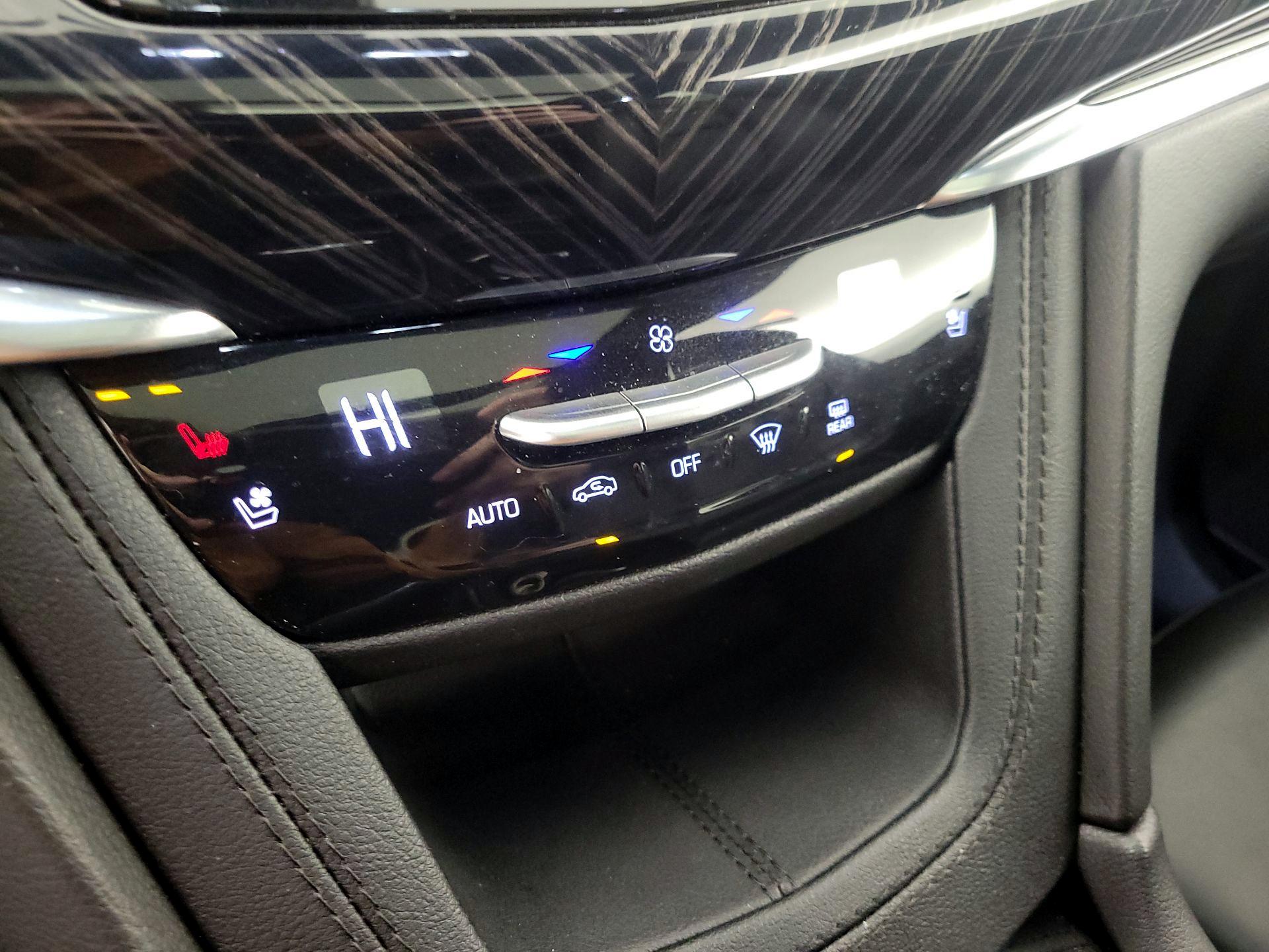 Thumbnail: 2025 Cadillac XT6 - 16