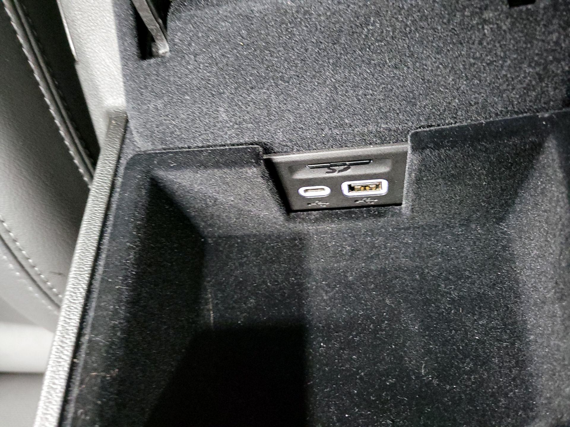 Thumbnail: 2025 Cadillac XT6 - 17