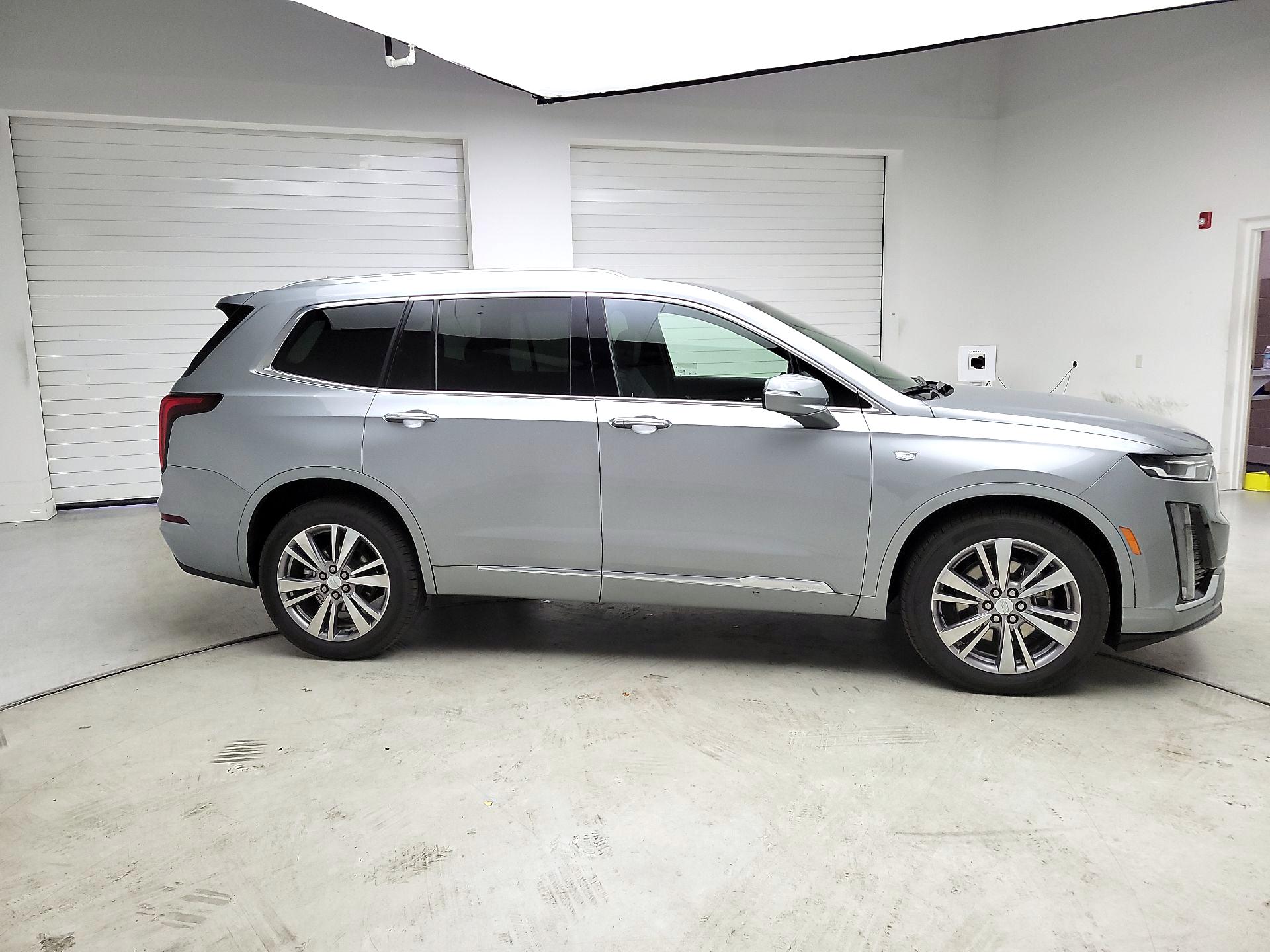 Thumbnail: 2025 Cadillac XT6 - 4