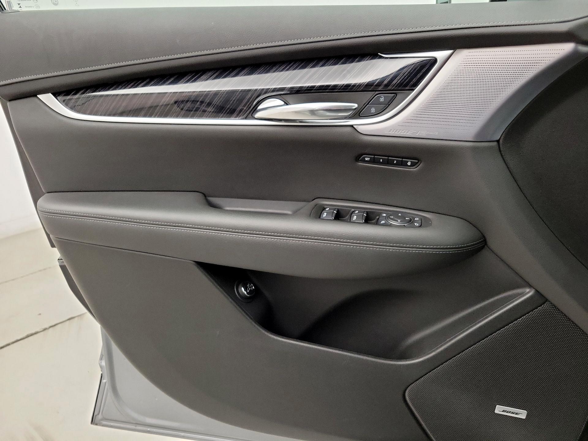 Thumbnail: 2025 Cadillac XT6 - 12