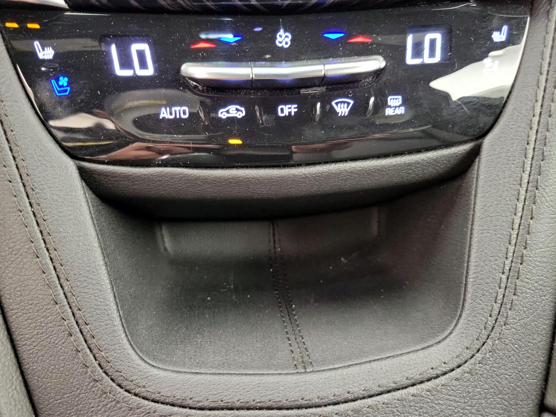 Thumbnail: 2025 Cadillac XT6 - 17