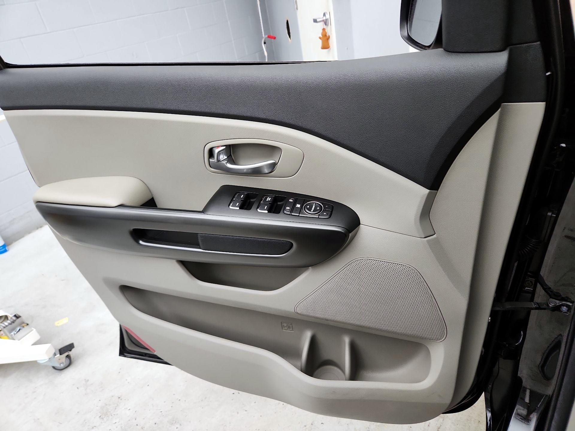 Thumbnail: 2021 Kia Sedona - 12