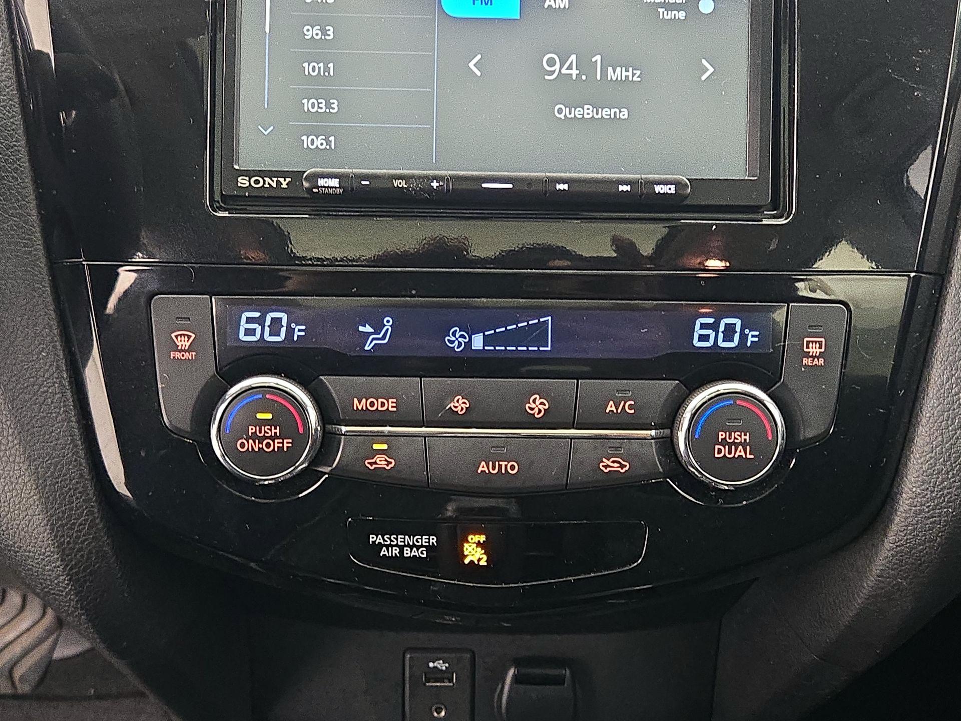 Thumbnail: 2014 Nissan Rogue - 16