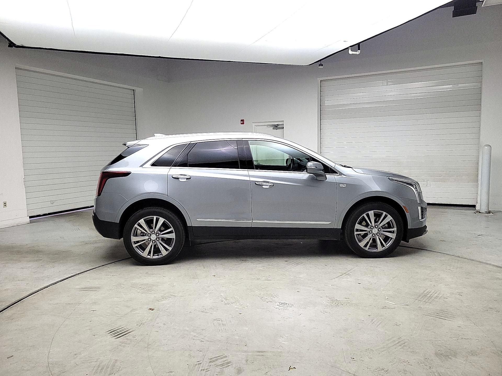 Thumbnail: 2025 Cadillac XT5 - 4