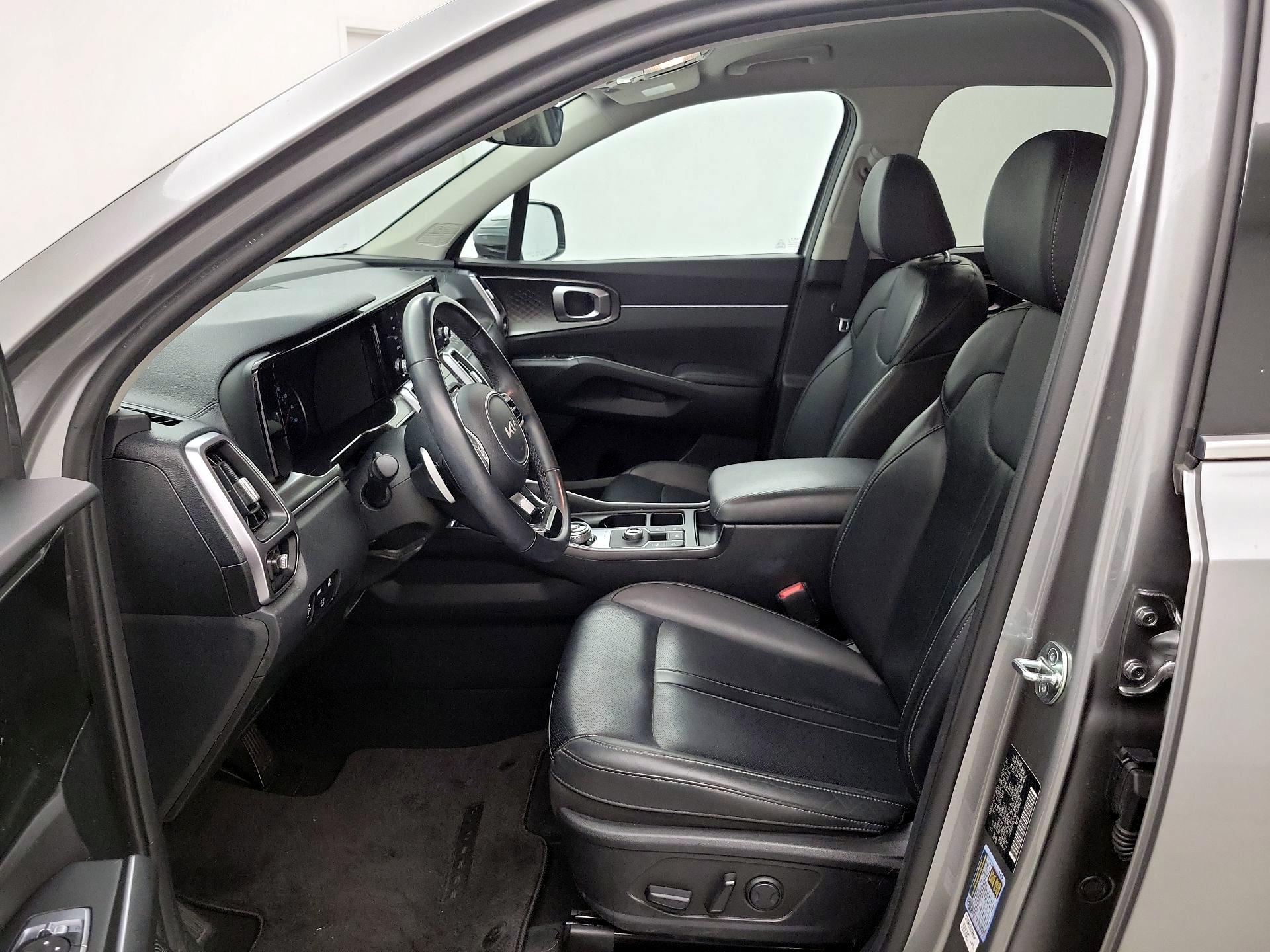 Thumbnail: 2023 Kia Sorento - 11