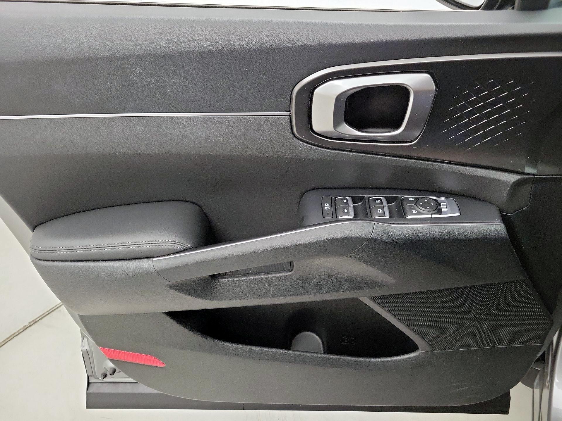 Thumbnail: 2023 Kia Sorento - 12