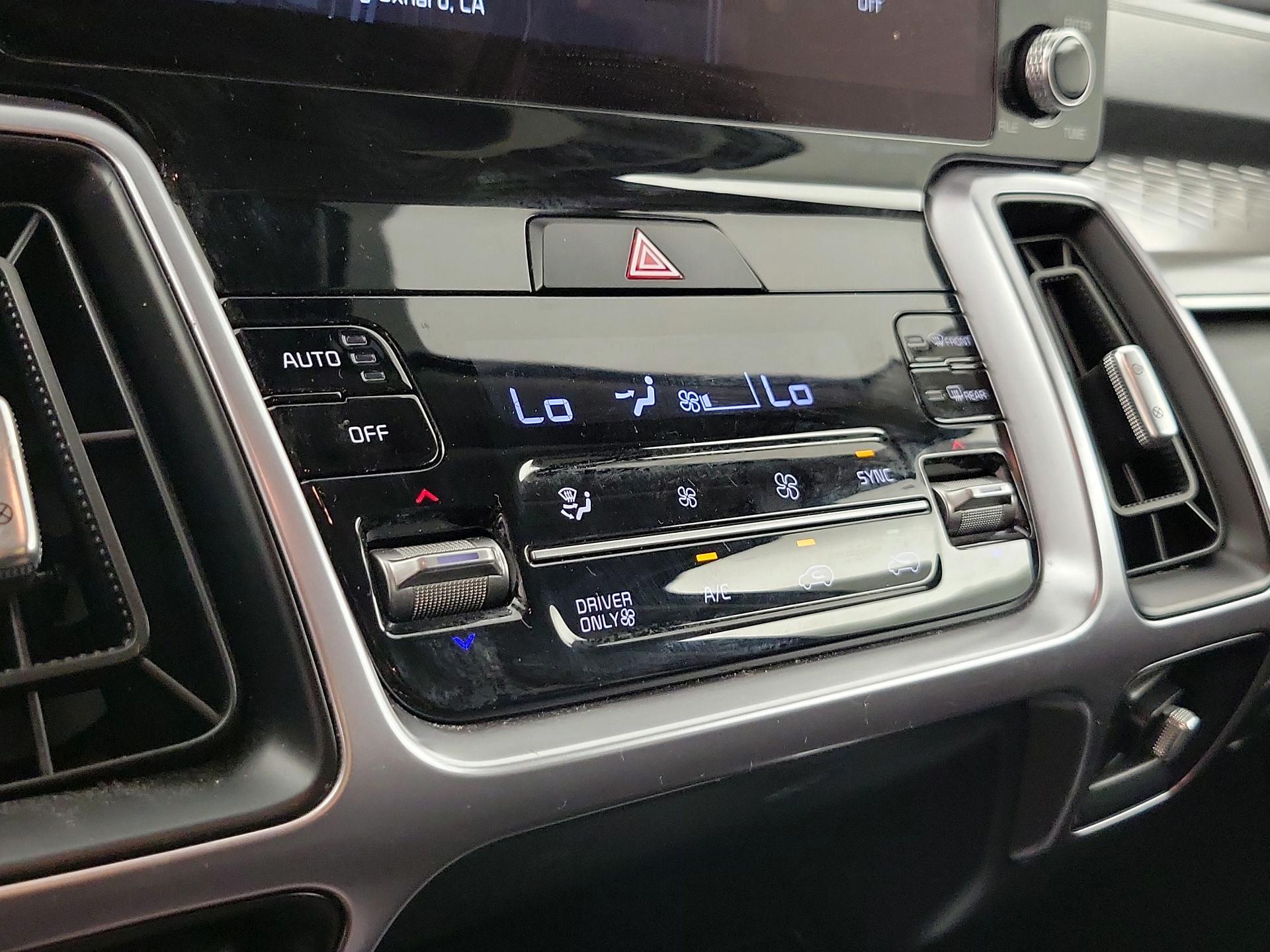 Thumbnail: 2023 Kia Sorento - 17