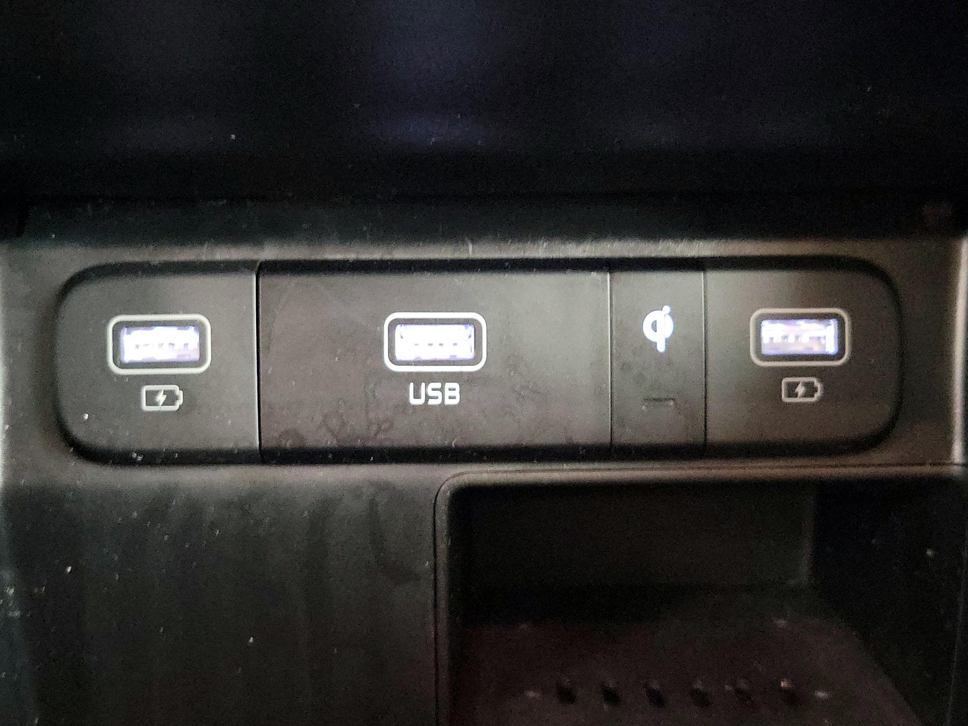 Thumbnail: 2023 Kia Sorento - 19