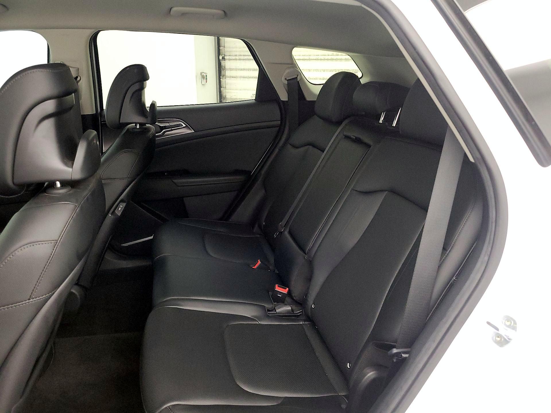 Thumbnail: 2023 Kia Sportage - 20