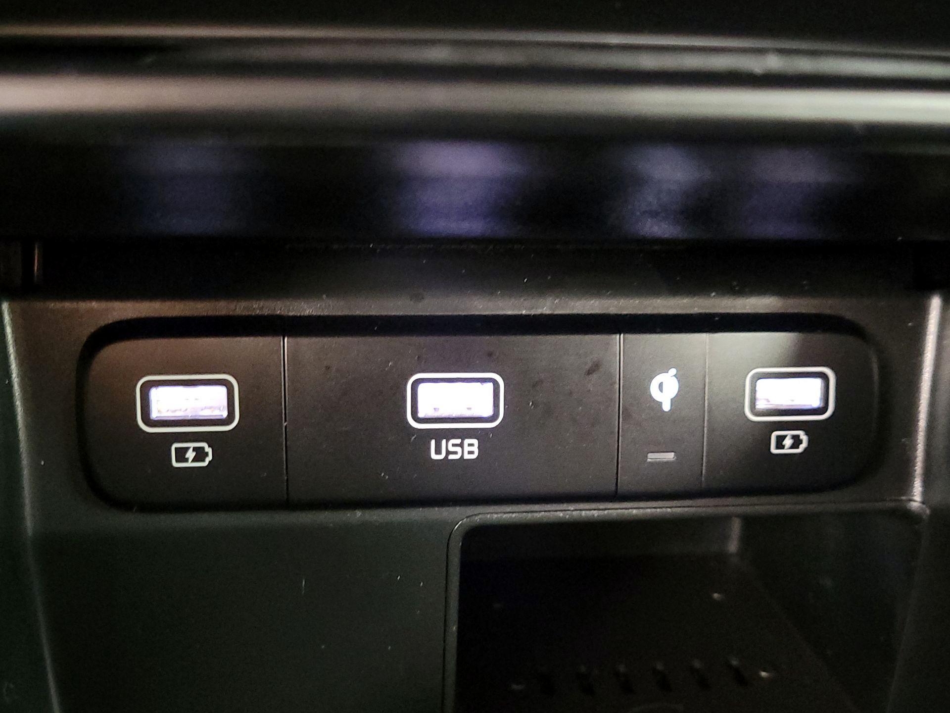 Thumbnail: 2023 Kia Sorento - 19