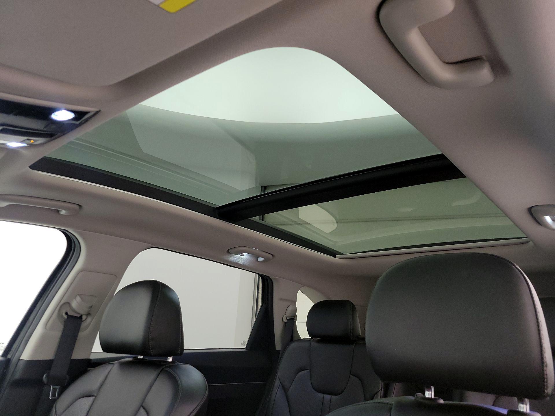 Thumbnail: 2023 Kia Sorento - 20