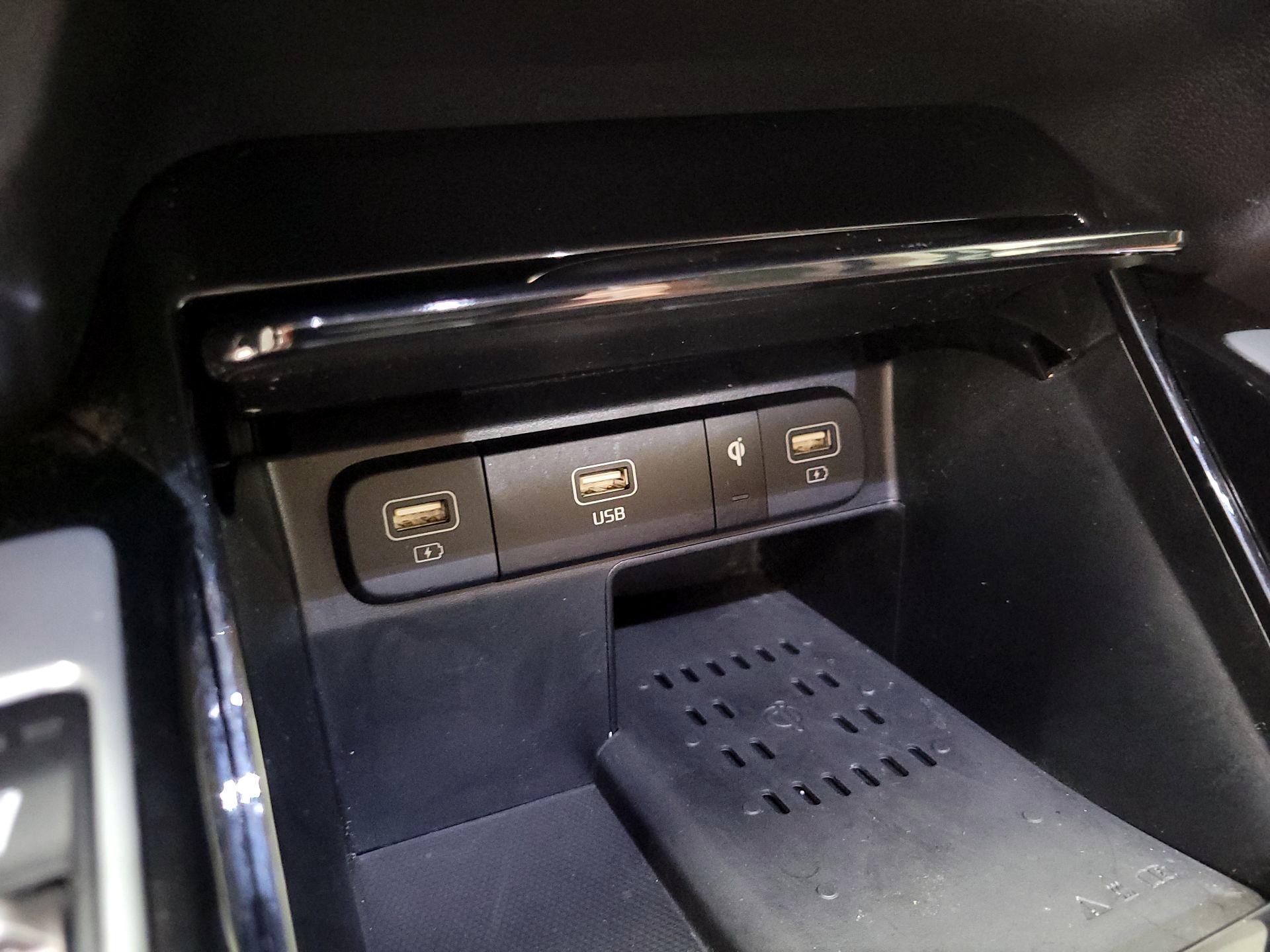 Thumbnail: 2023 Kia Sorento - 19