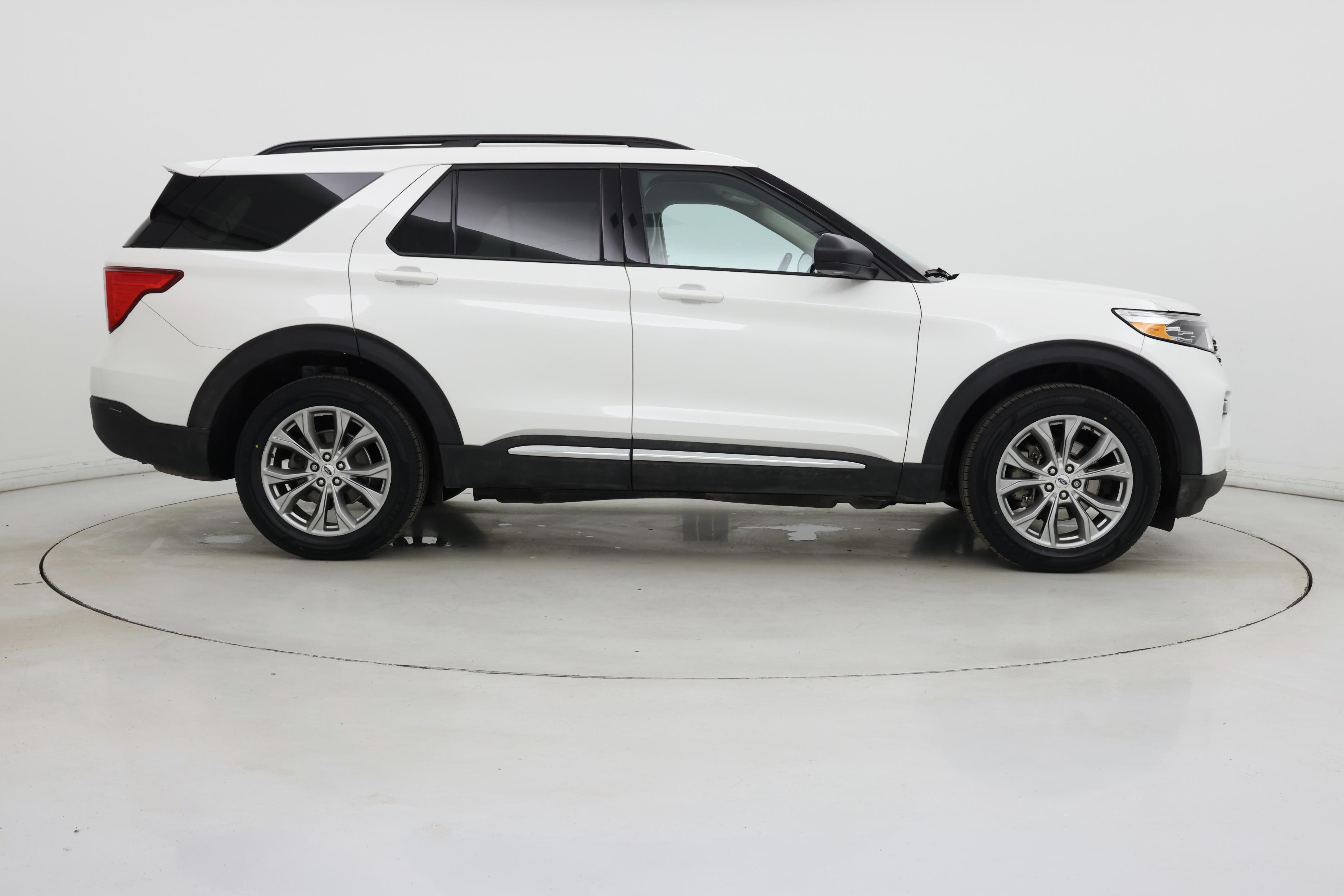 Thumbnail: 2022 Ford Explorer - 7