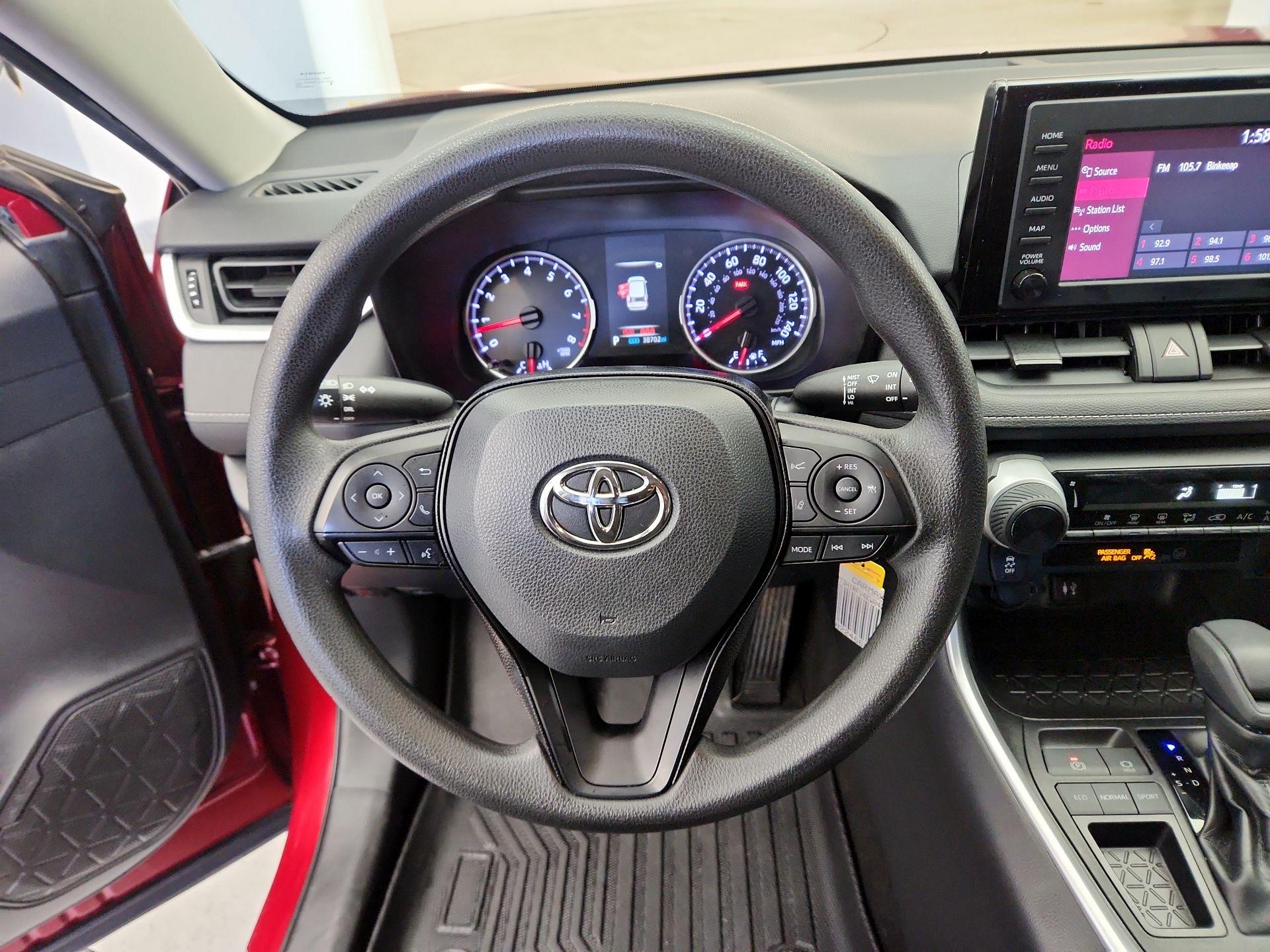 Thumbnail: 2019 Toyota RAV4 - 10