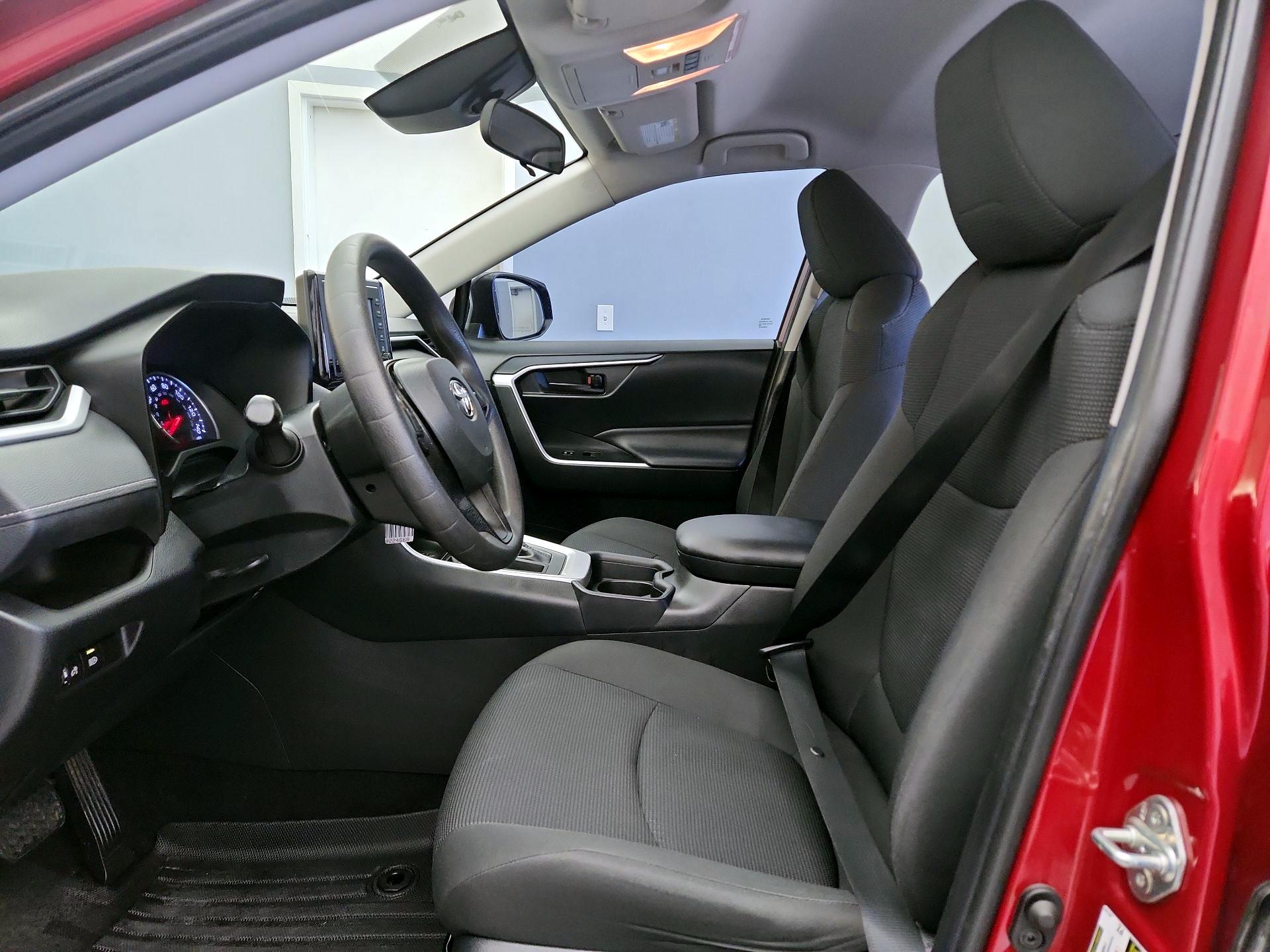 Thumbnail: 2019 Toyota RAV4 - 11