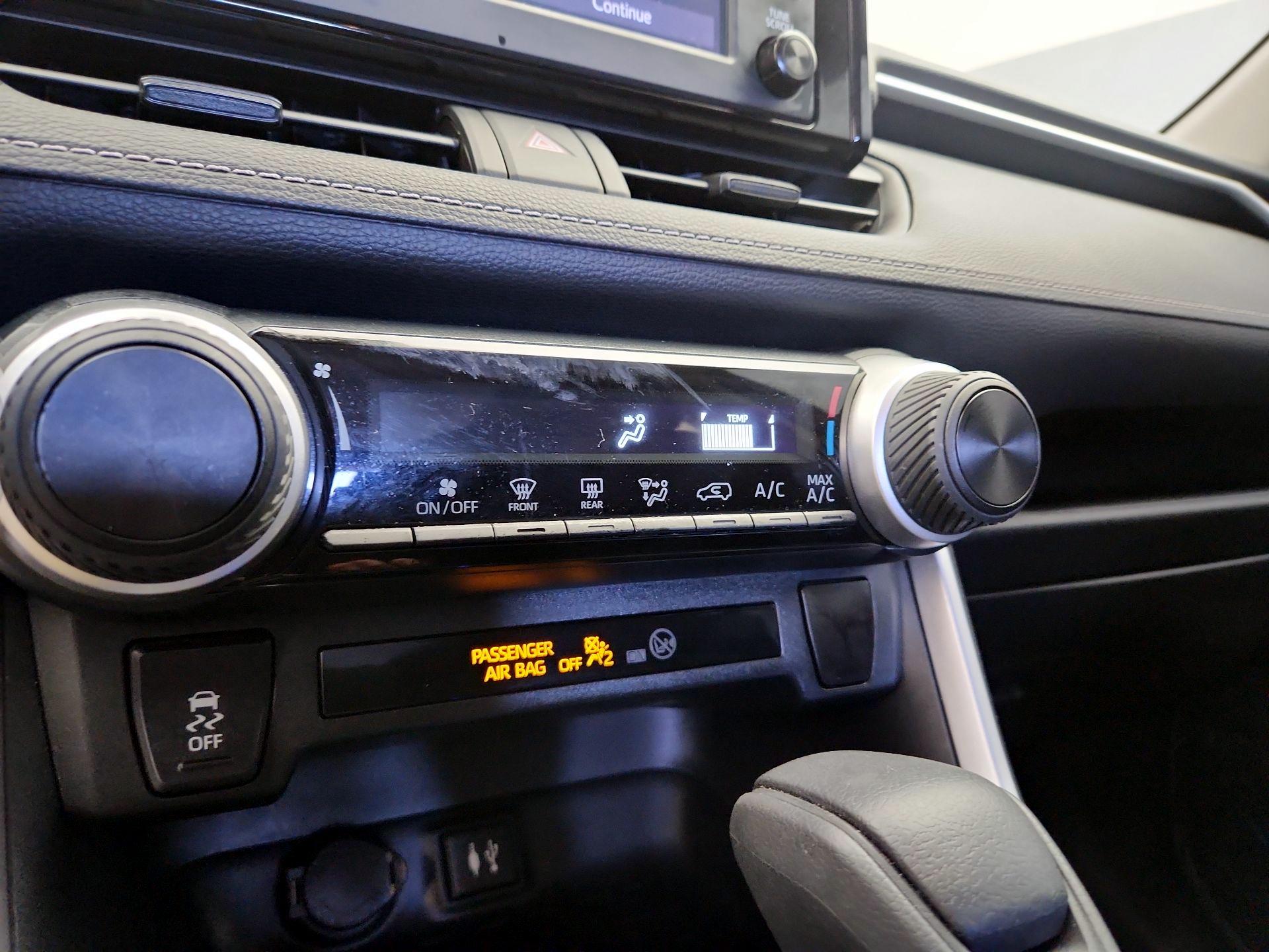 Thumbnail: 2019 Toyota RAV4 - 16