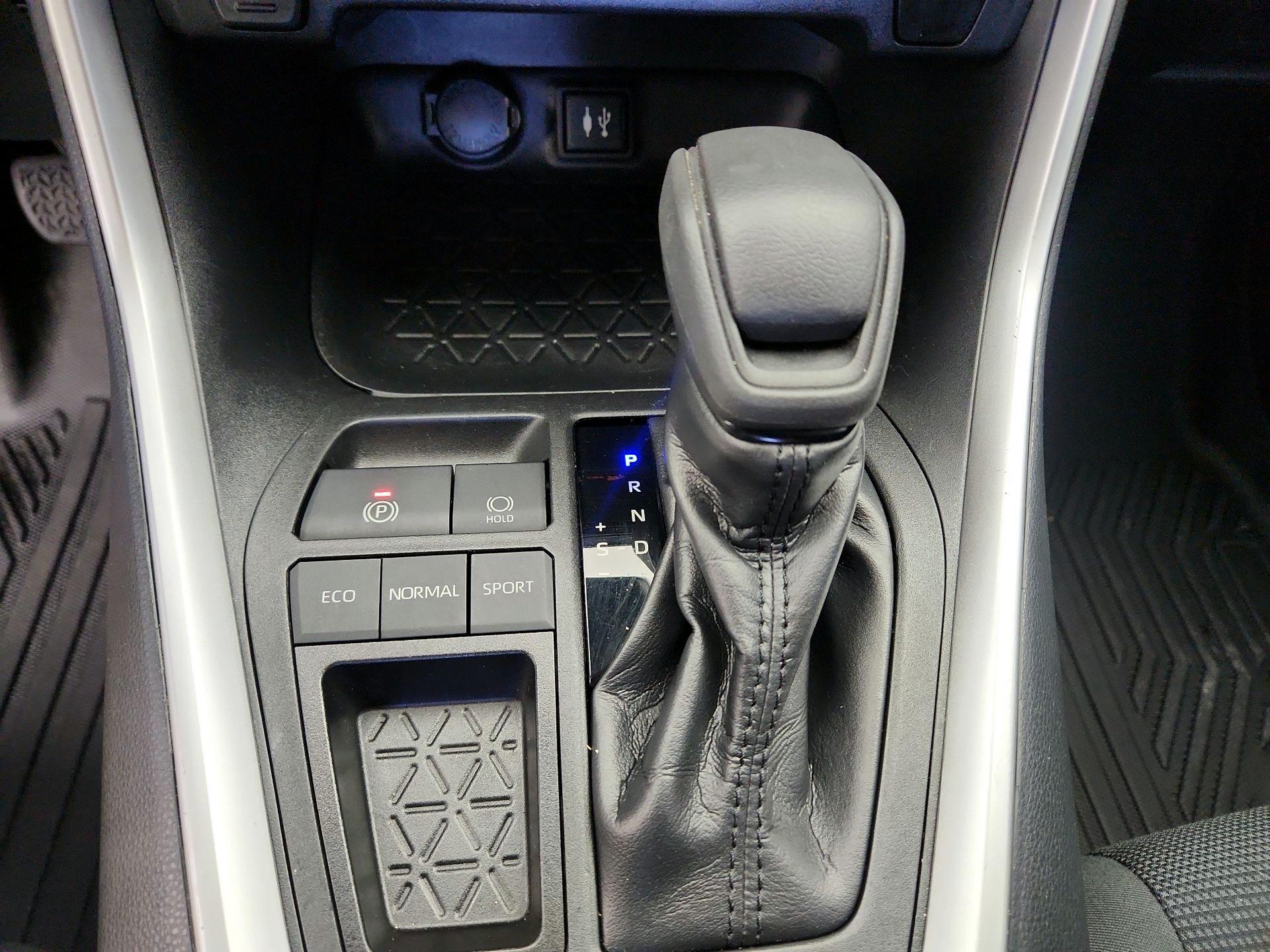 Thumbnail: 2019 Toyota RAV4 - 17