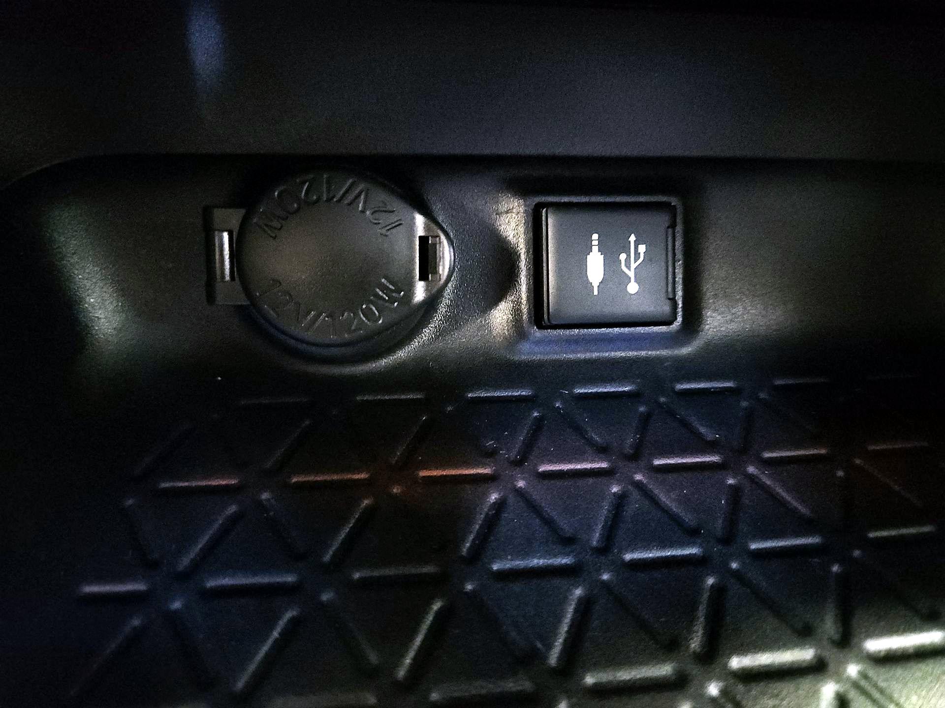 Thumbnail: 2019 Toyota RAV4 - 18