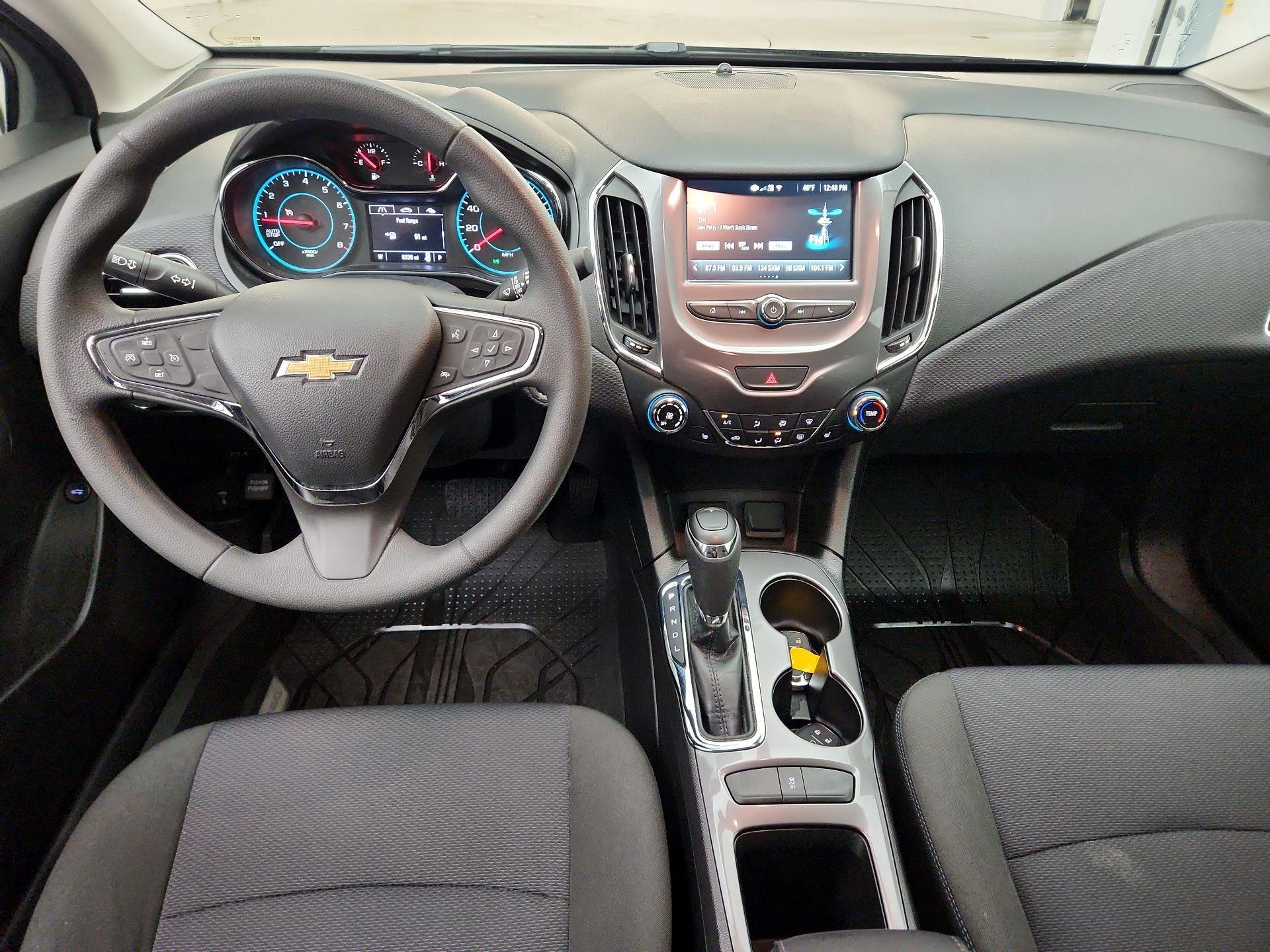 Thumbnail: 2018 Chevrolet Cruze - 9