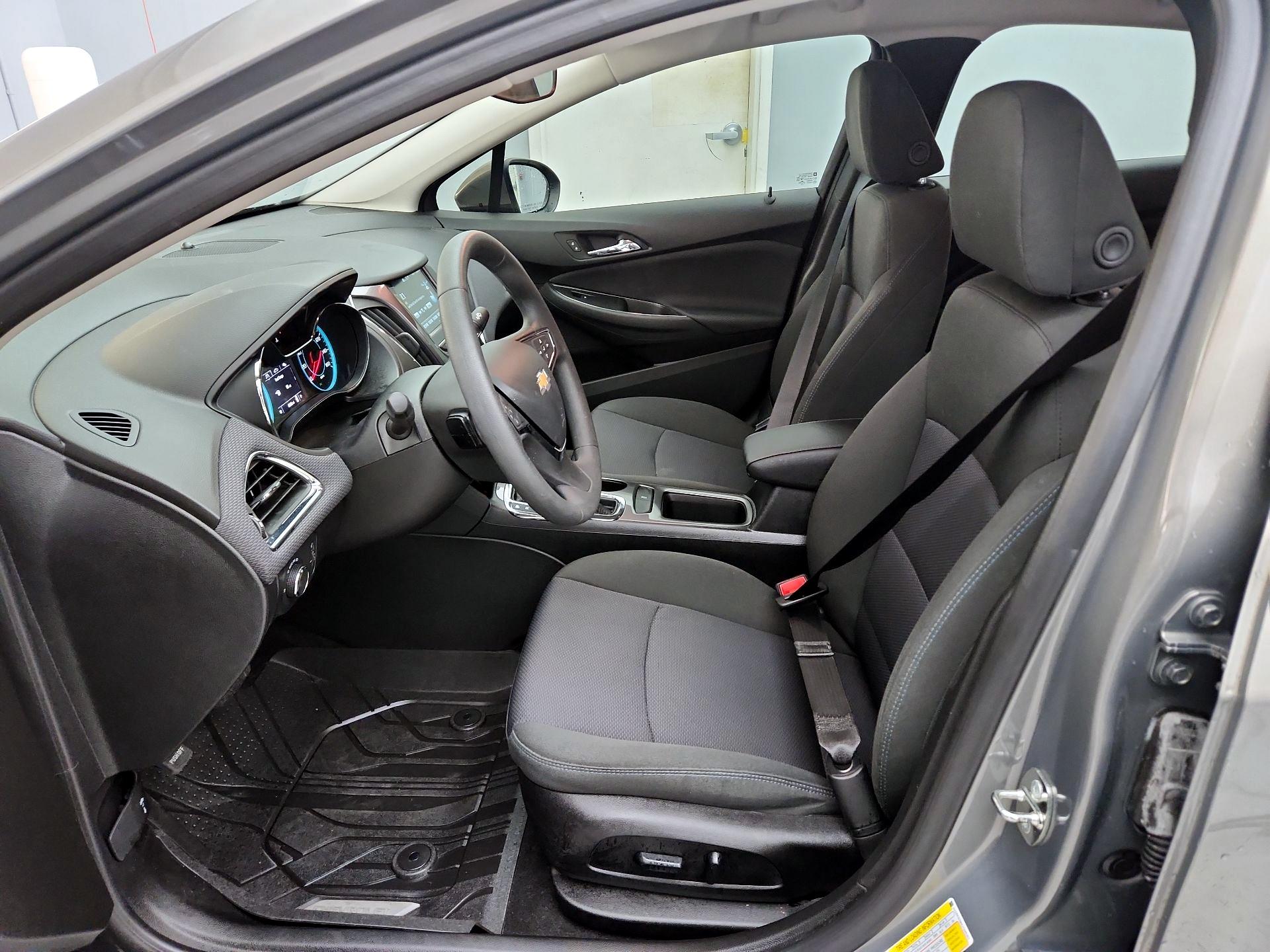 Thumbnail: 2018 Chevrolet Cruze - 11