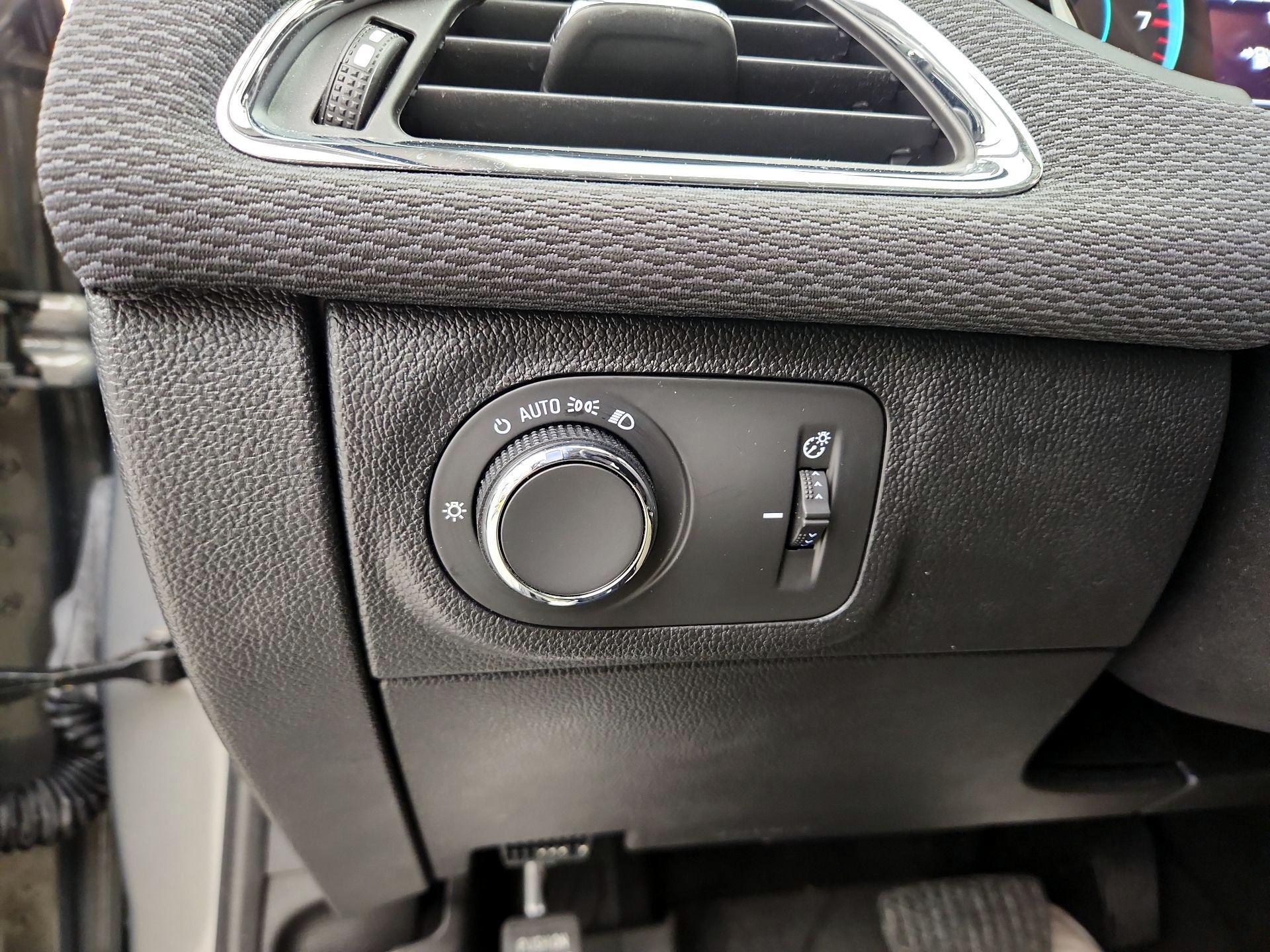 Thumbnail: 2018 Chevrolet Cruze - 13