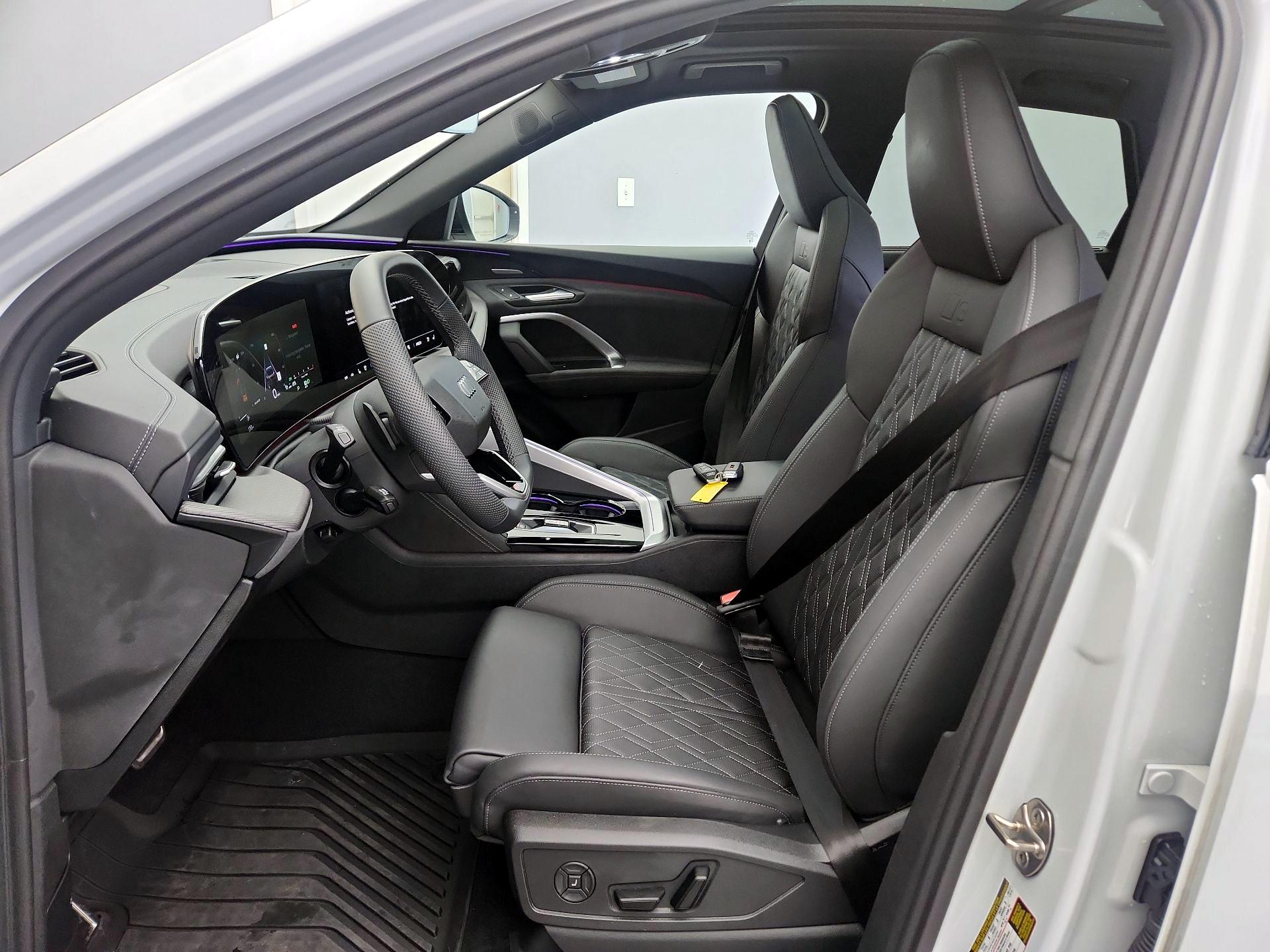 Thumbnail: 2025 Audi SQ5 - 11