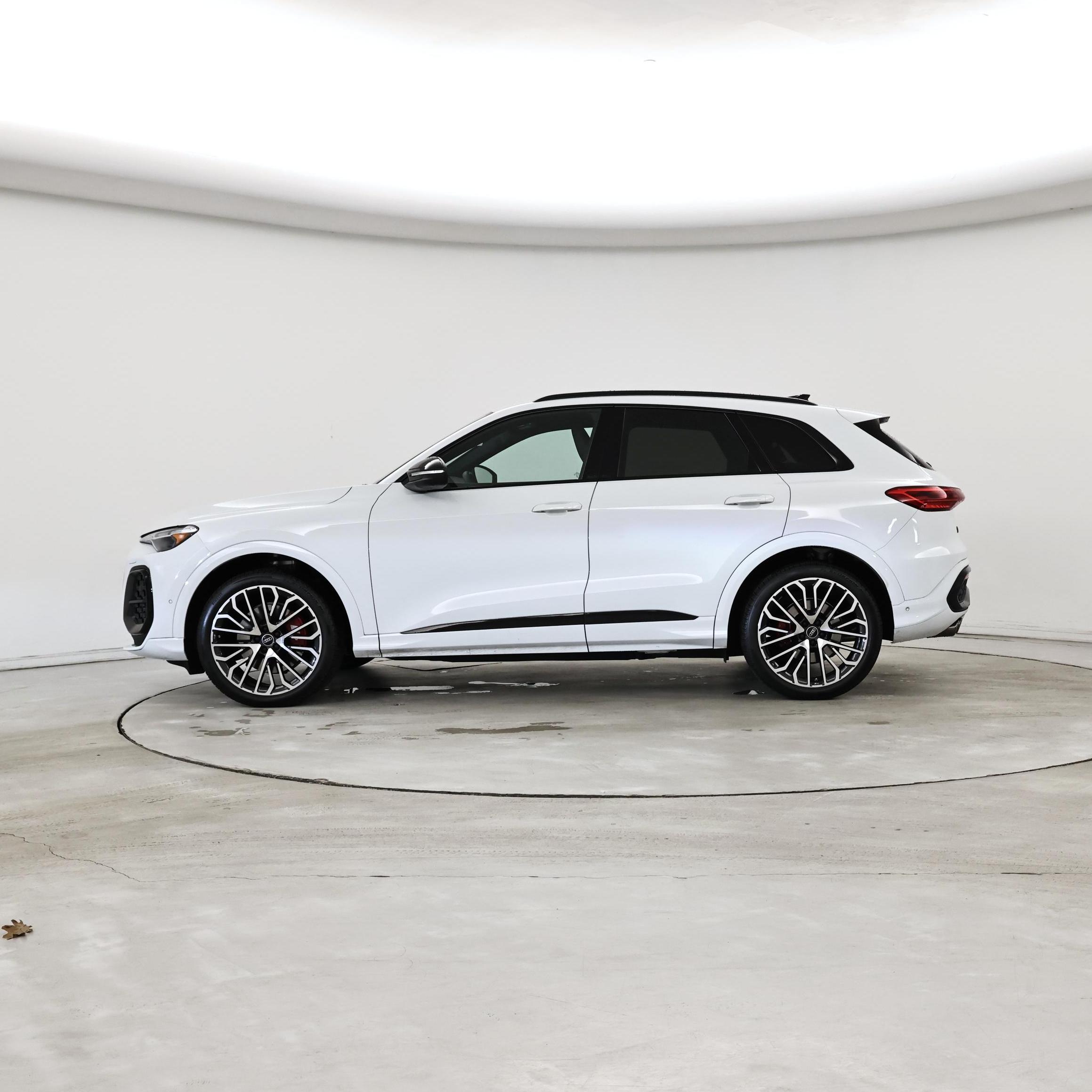 Thumbnail: 2025 Audi SQ5 - 3