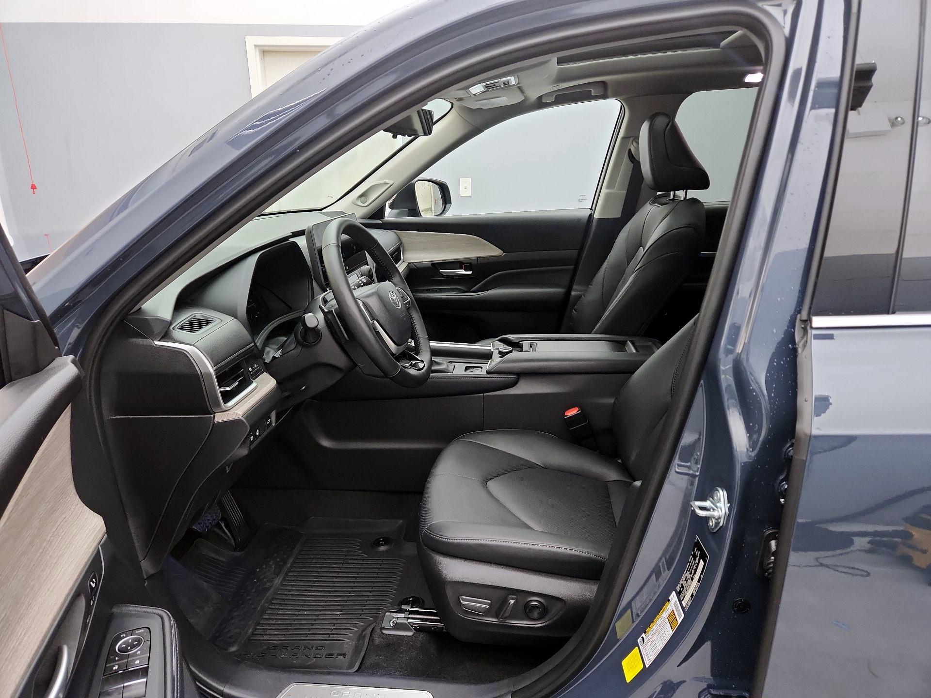 Thumbnail: 2026 Toyota Grand Highlander - 11