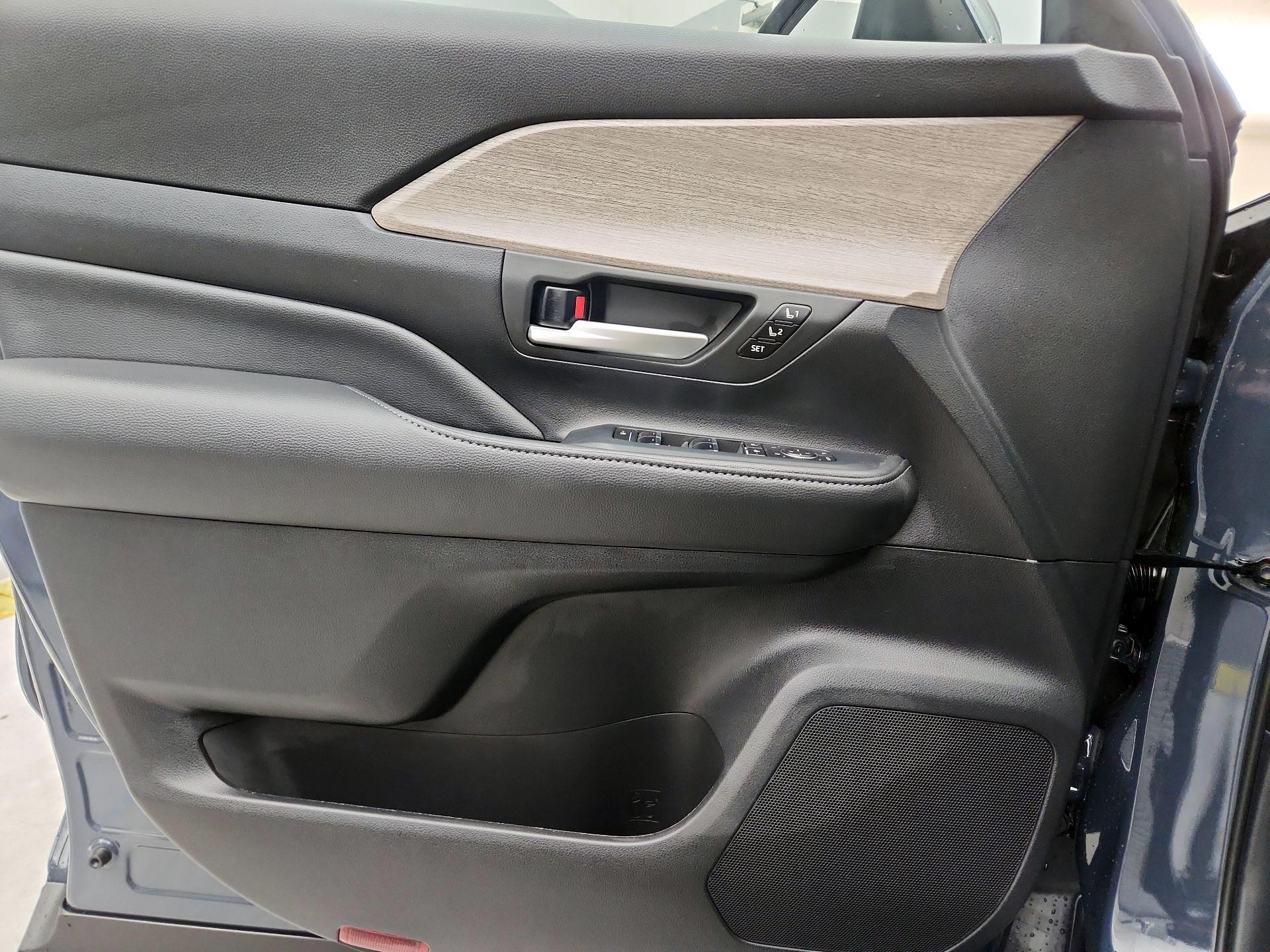 Thumbnail: 2026 Toyota Grand Highlander - 12