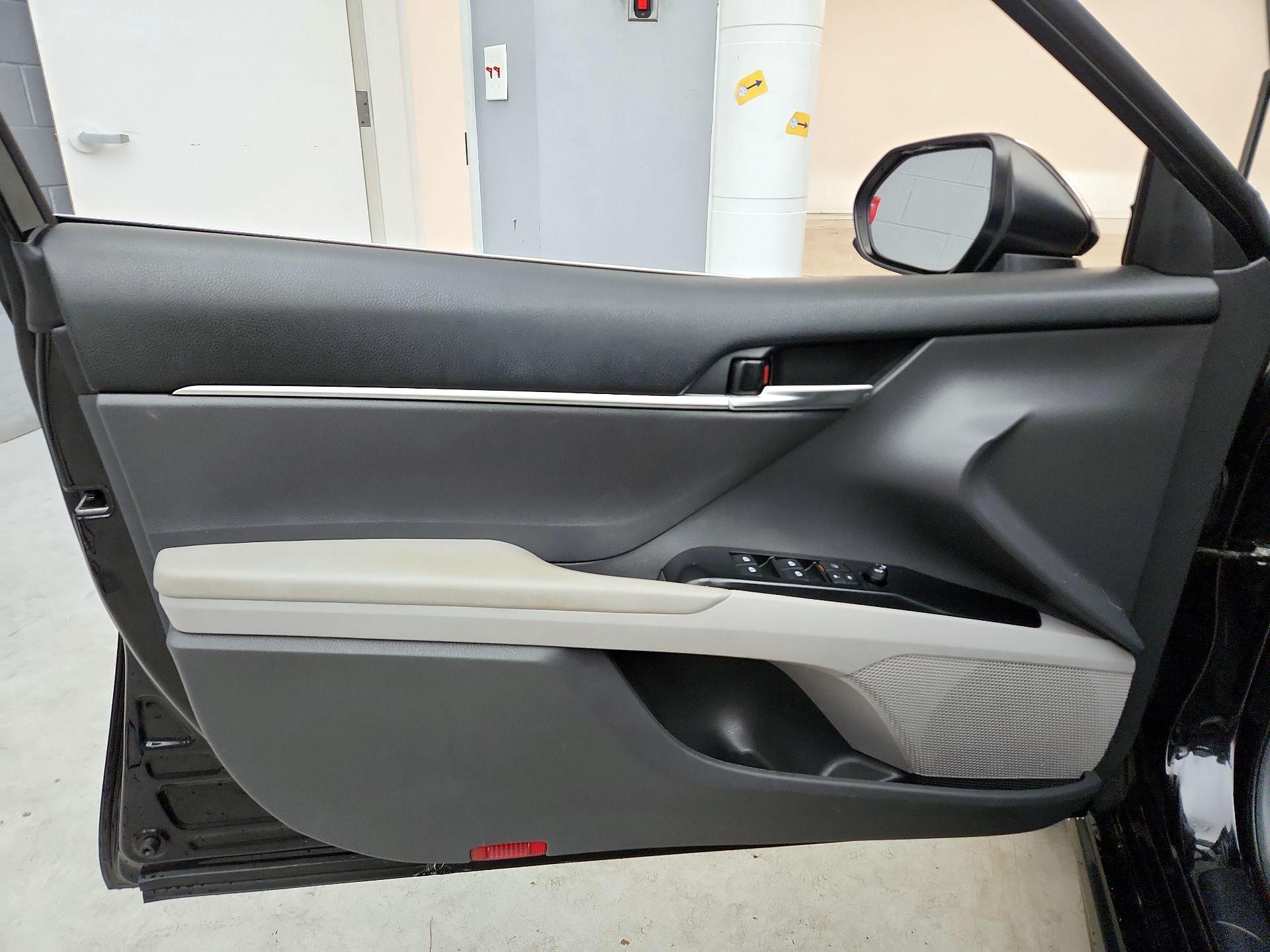 Thumbnail: 2020 Toyota Camry - 12