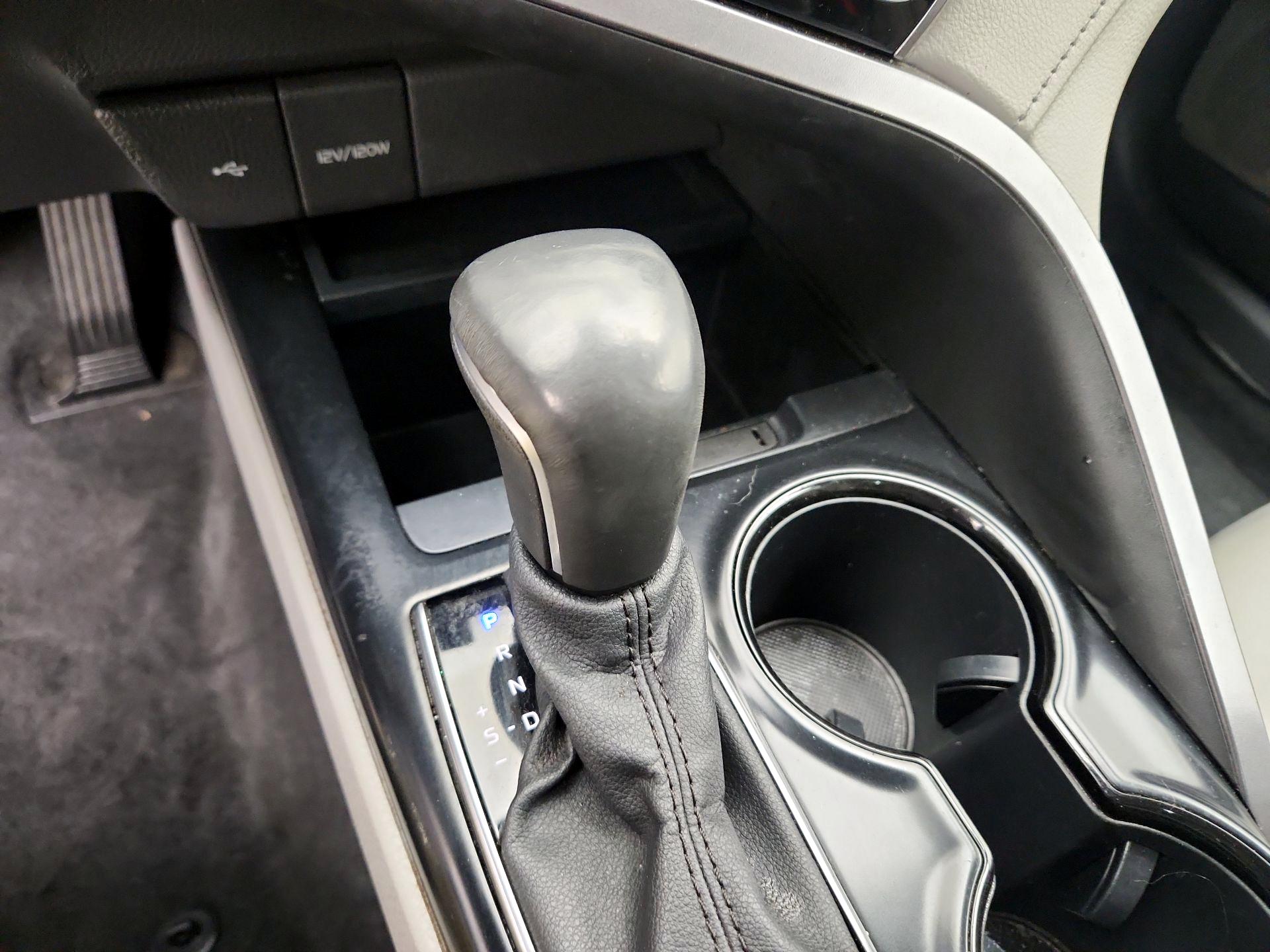 Thumbnail: 2020 Toyota Camry - 17