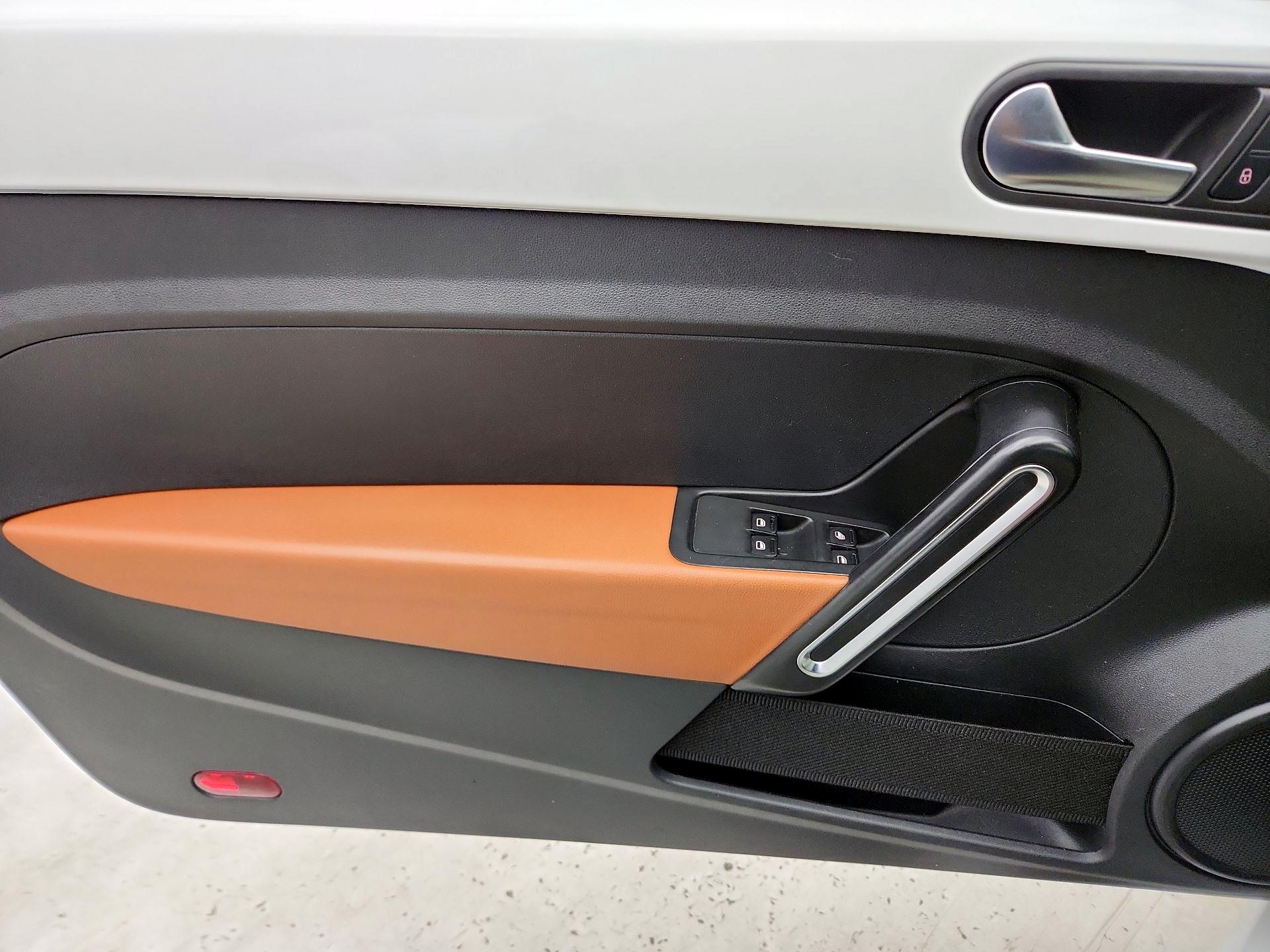 Thumbnail: 2017 Volkswagen Beetle - 12