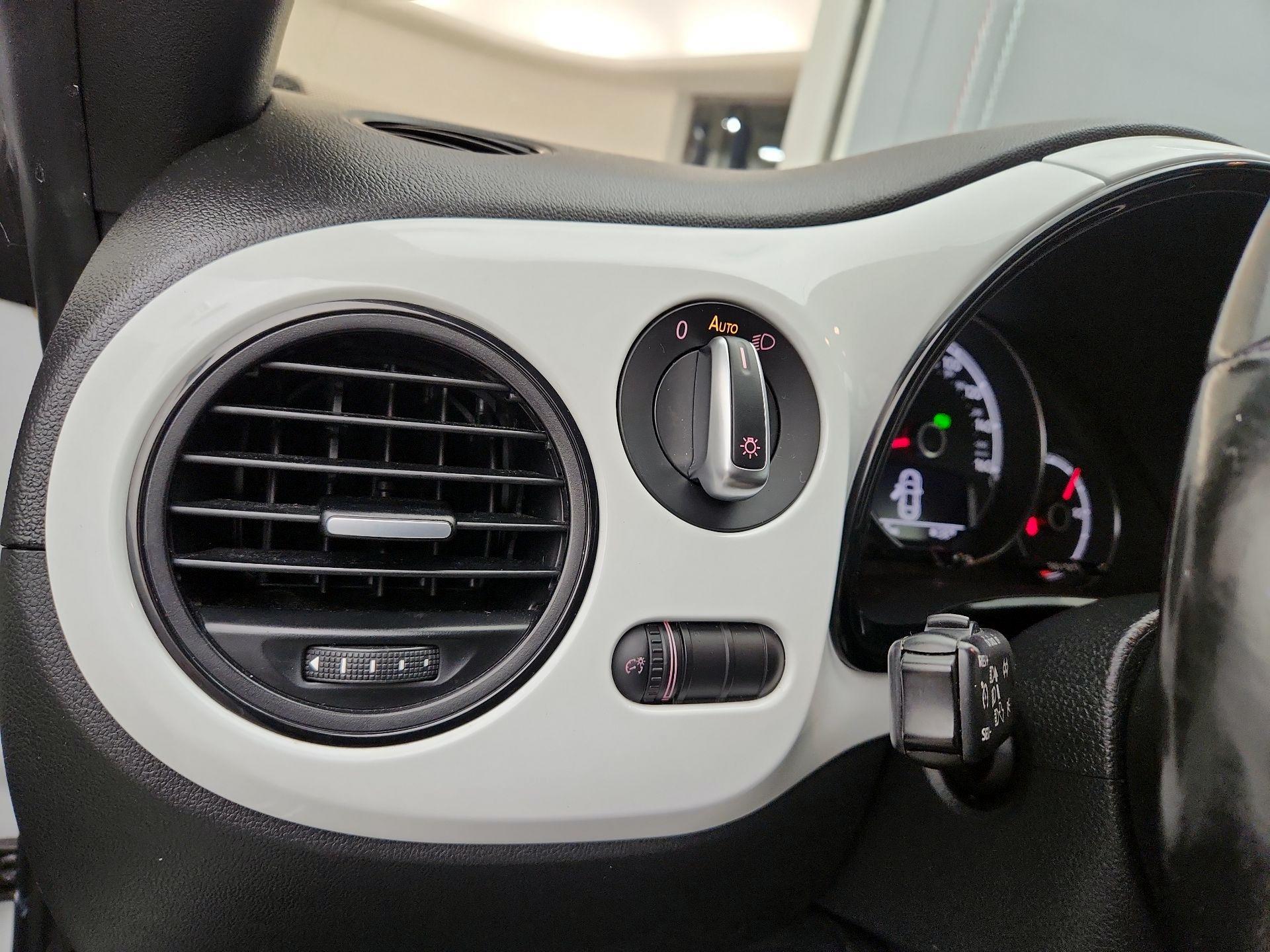 Thumbnail: 2017 Volkswagen Beetle - 13