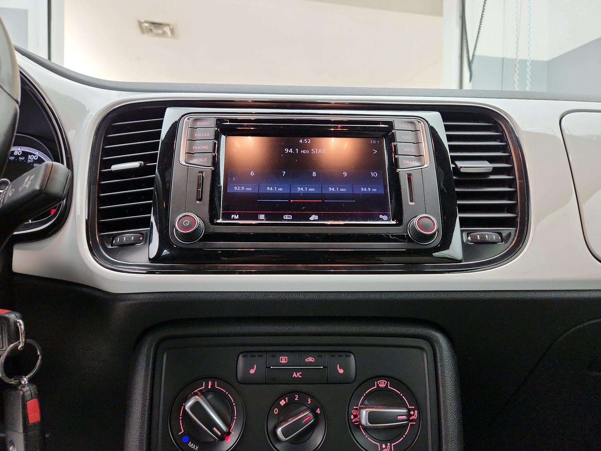 Thumbnail: 2017 Volkswagen Beetle - 16