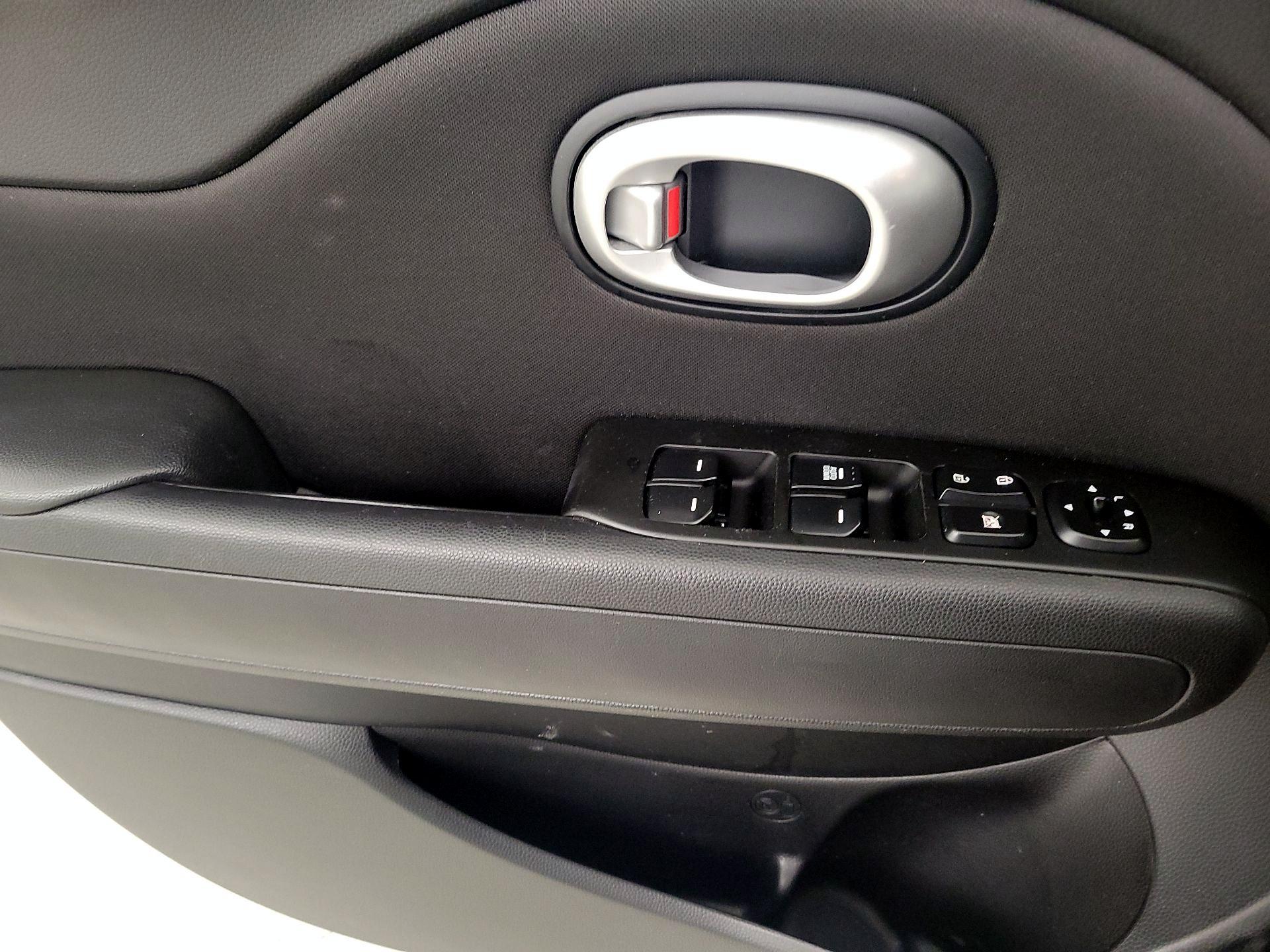 Thumbnail: 2015 Kia Soul - 12