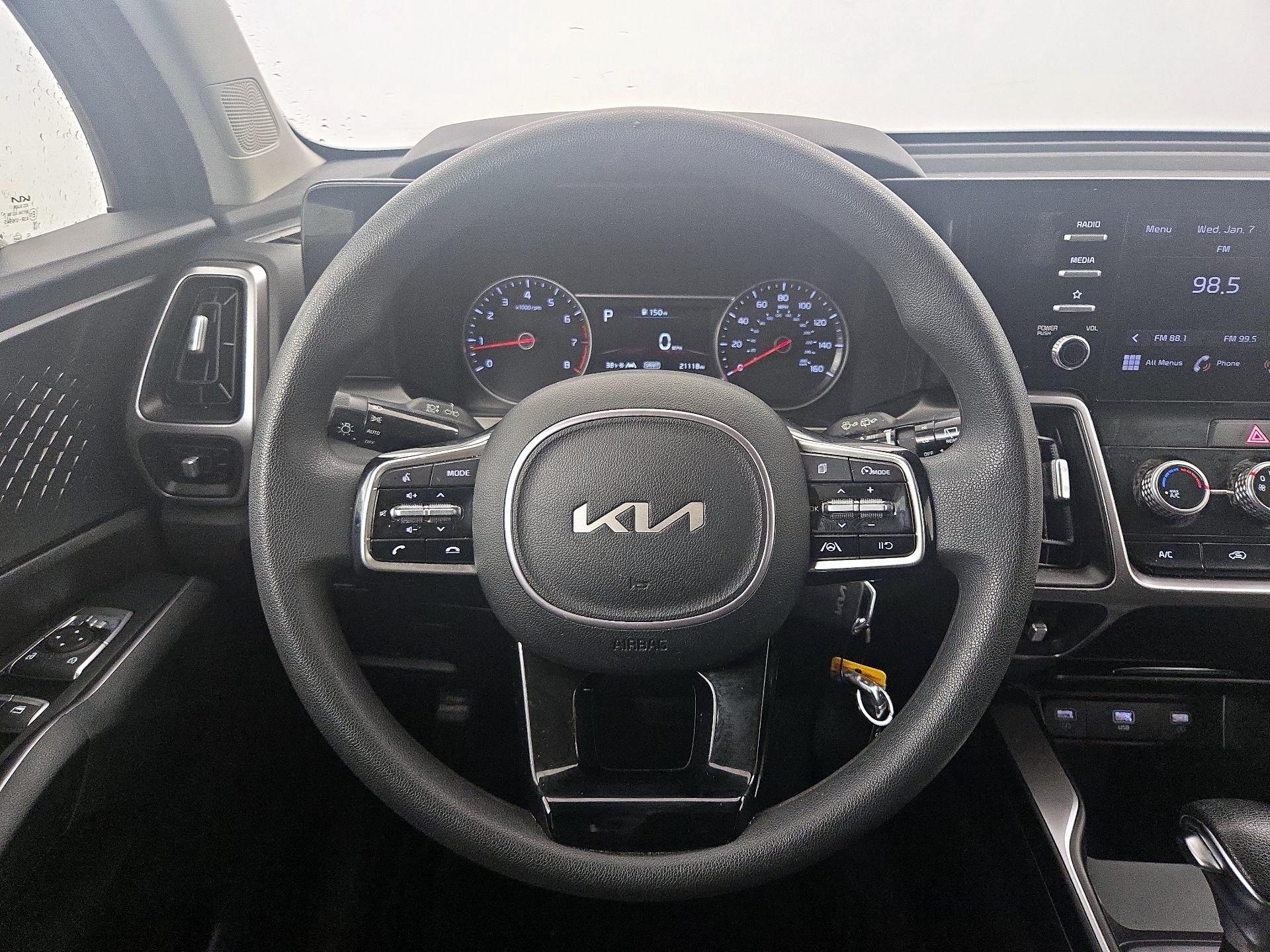 Thumbnail: 2023 Kia Sorento - 10