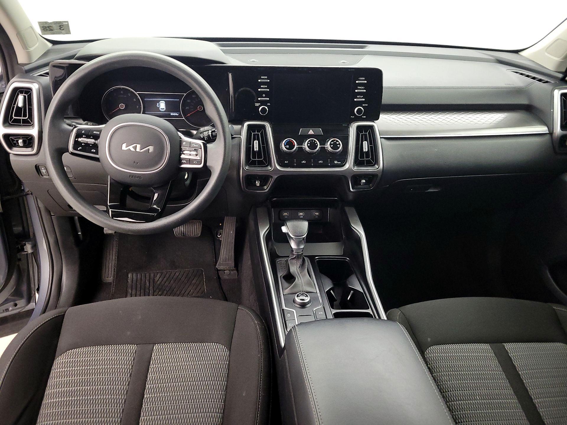 Thumbnail: 2023 Kia Sorento - 9