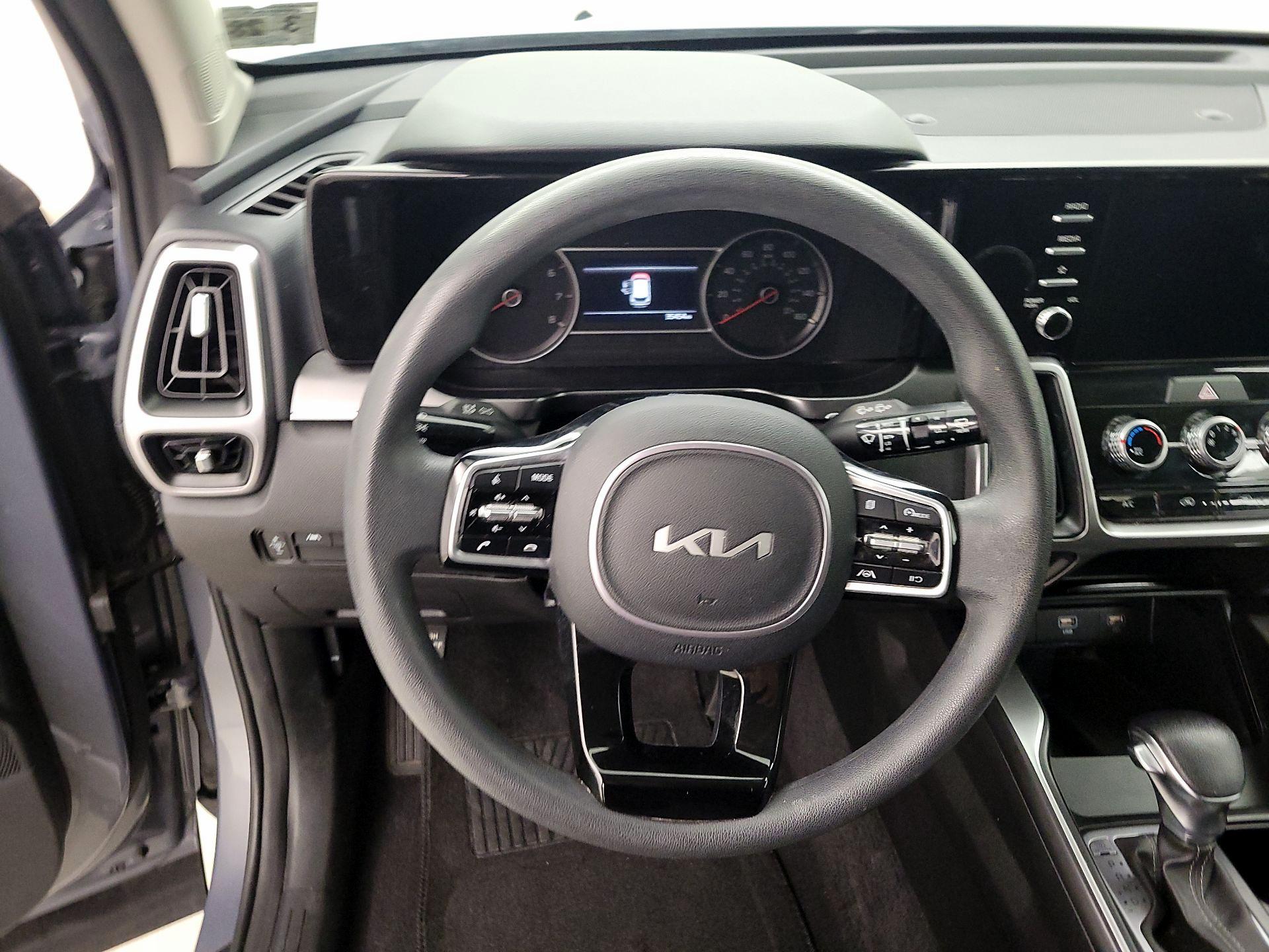 Thumbnail: 2023 Kia Sorento - 10