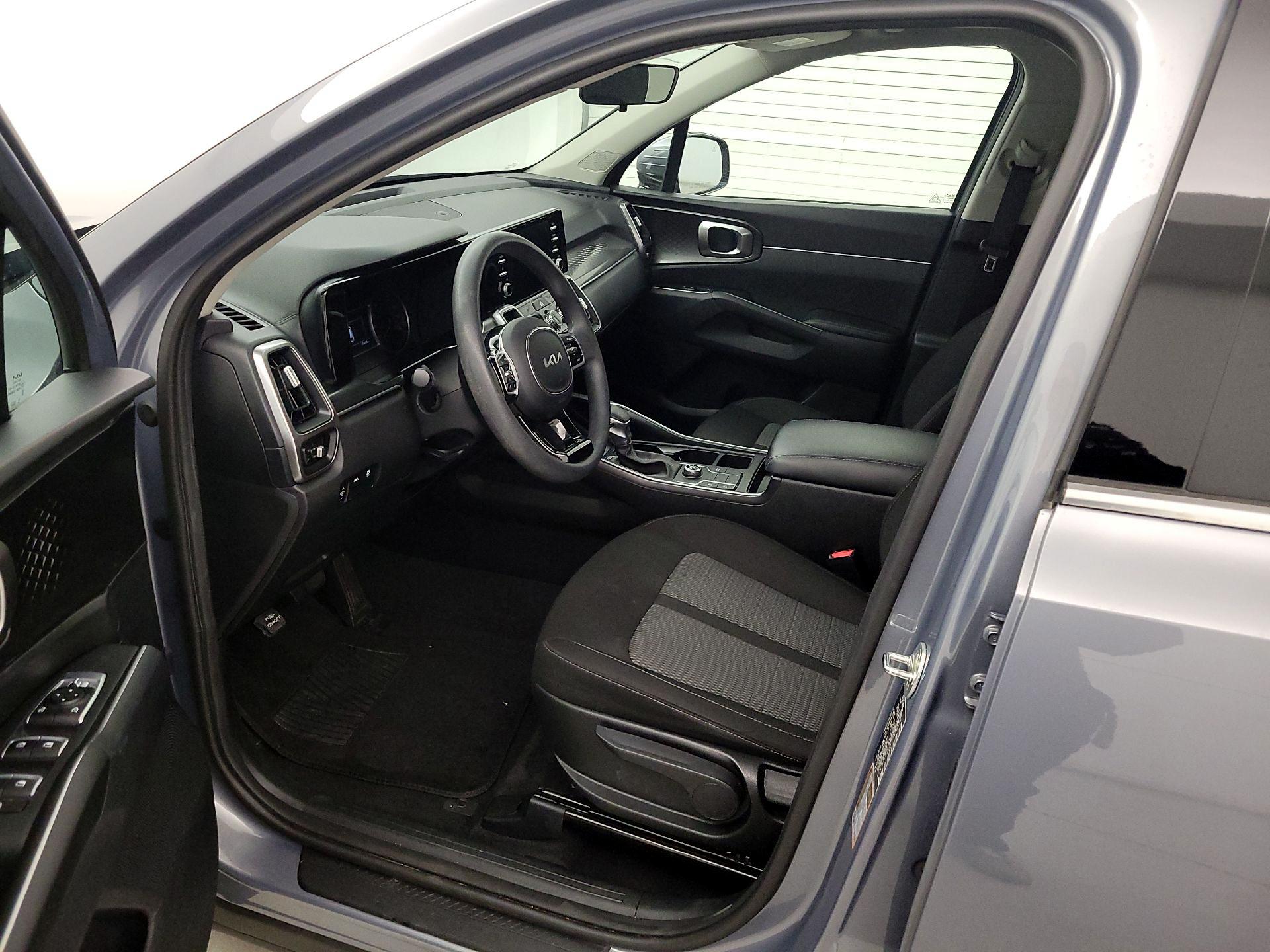 Thumbnail: 2023 Kia Sorento - 11